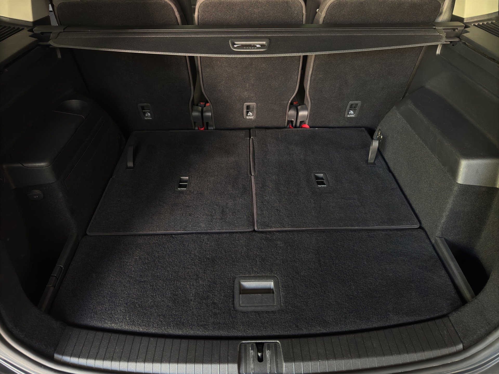 VW Touran 1.5 TSI EVO Highline 7-Pl. DSG "Kindersitze integriert-Pano-AHK"-image-24