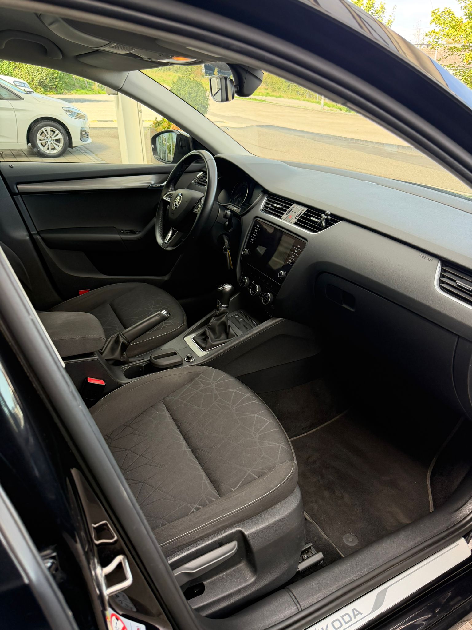 SKODA Octavia Combi 1.6 TDI Clever-image-7