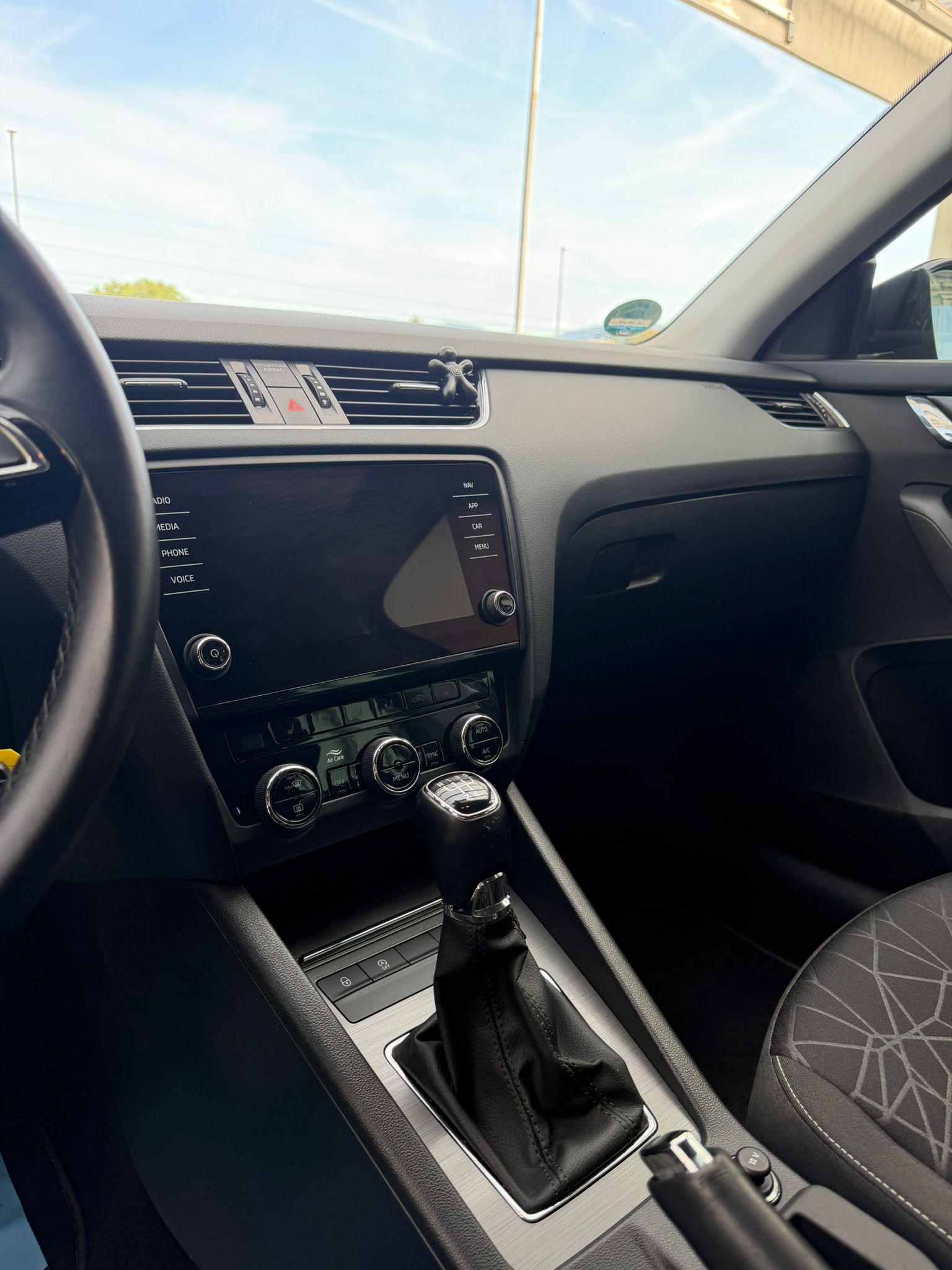 SKODA Octavia Combi 1.6 TDI Clever-image-11