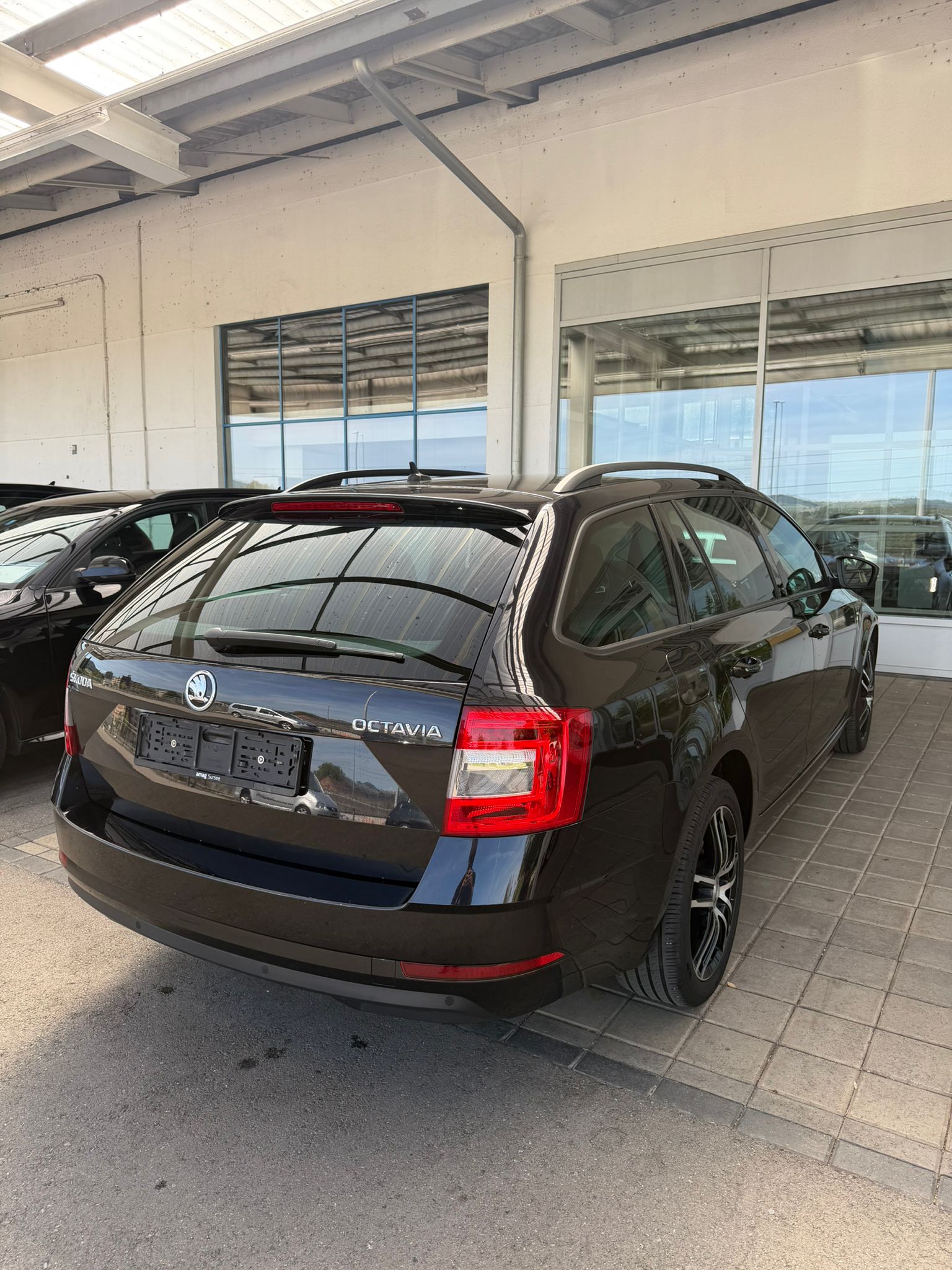 SKODA Octavia Combi 1.6 TDI Clever-image-5