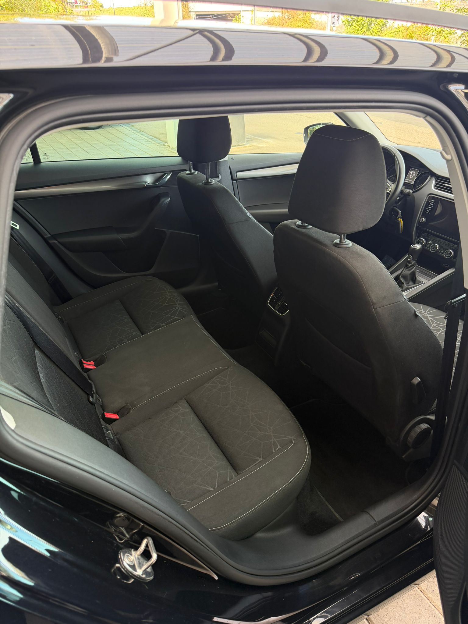 SKODA Octavia Combi 1.6 TDI Clever-image-9