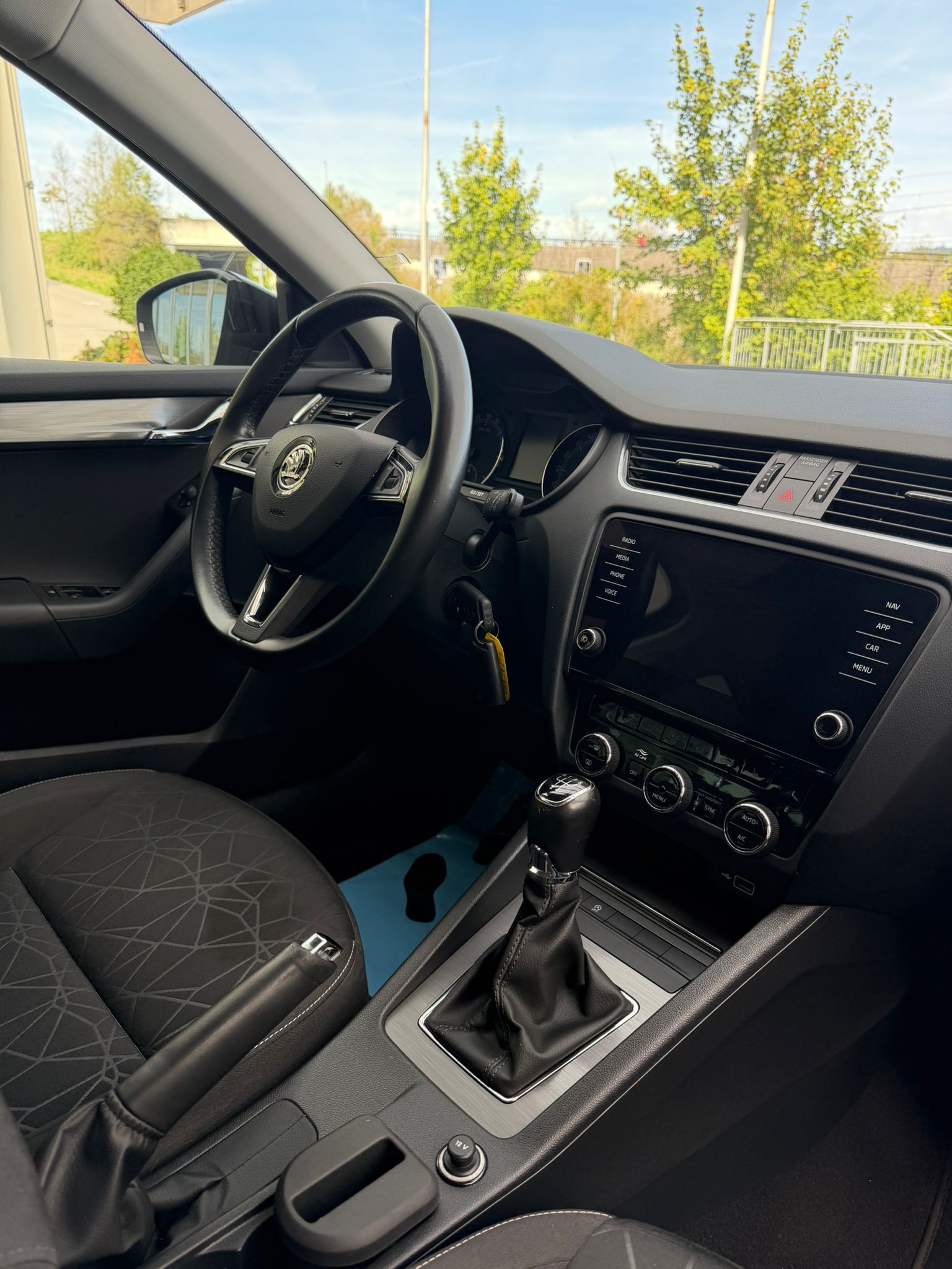 SKODA Octavia Combi 1.6 TDI Clever-image-10
