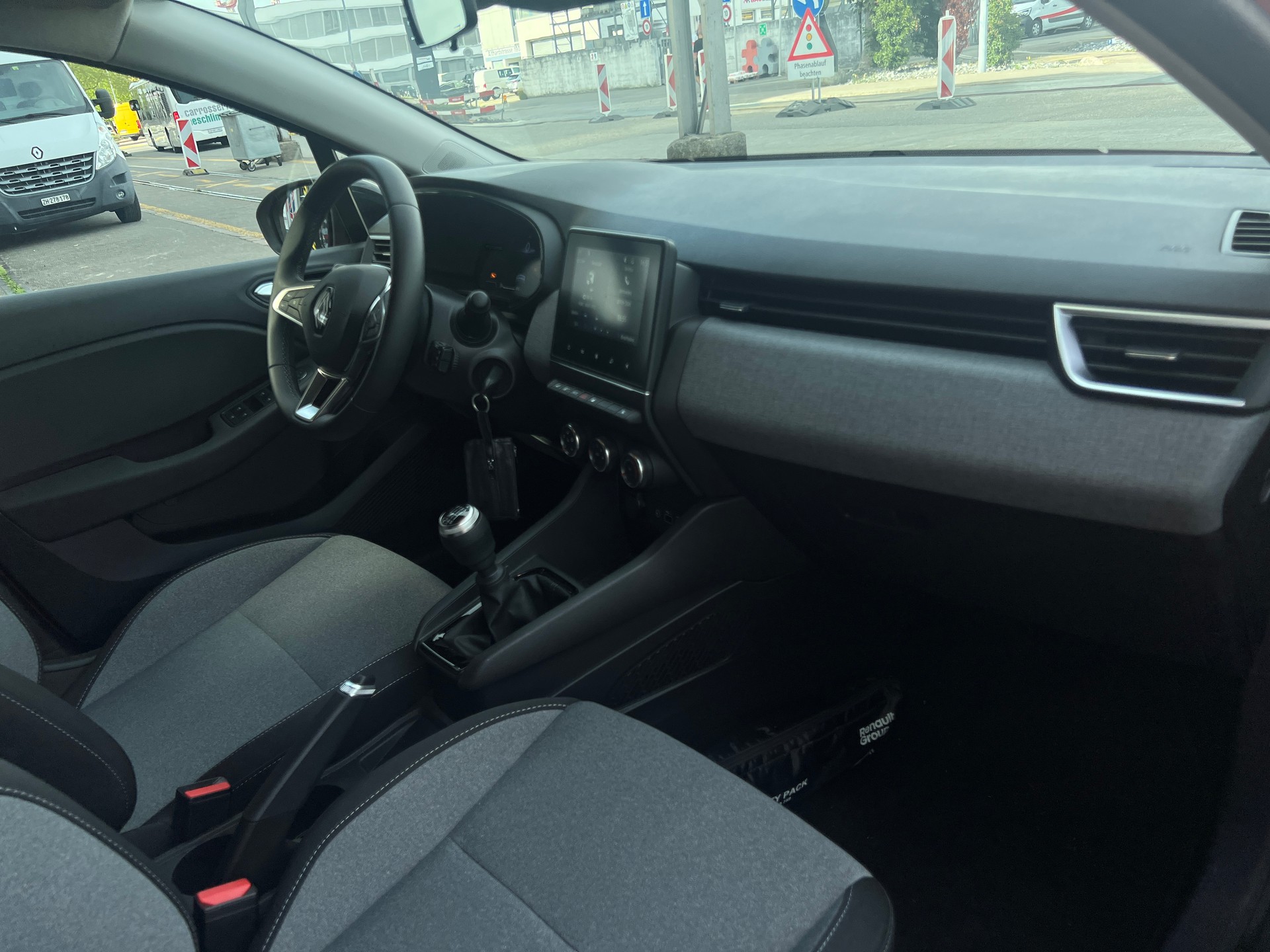 RENAULT Clio 1.0 Techno-image-8