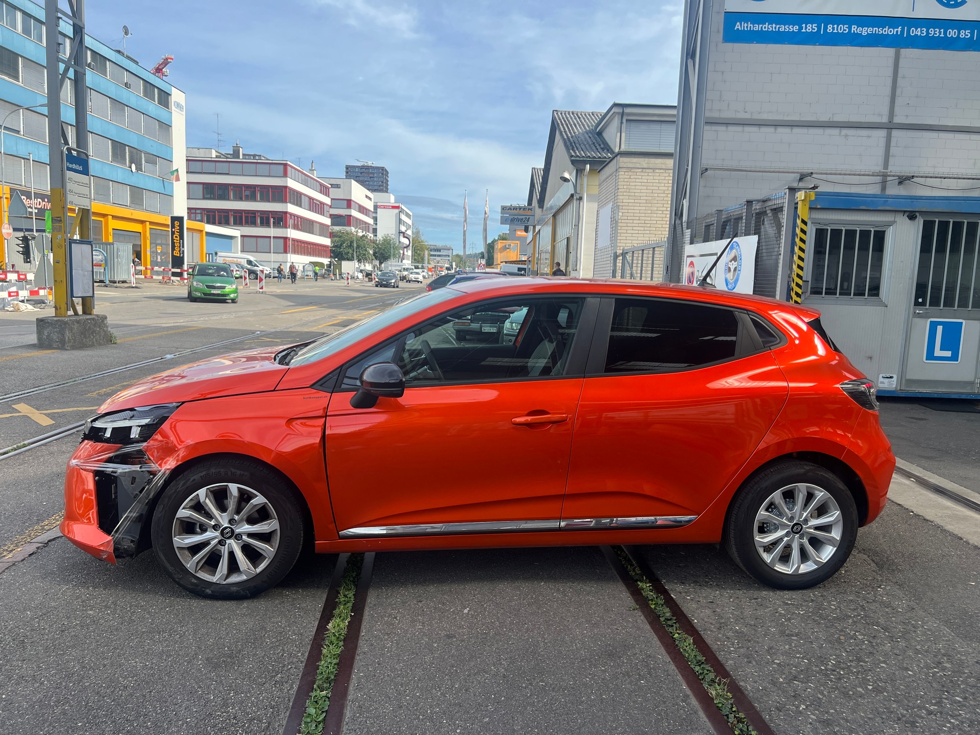 RENAULT Clio 1.0 Techno-showroom-element-3