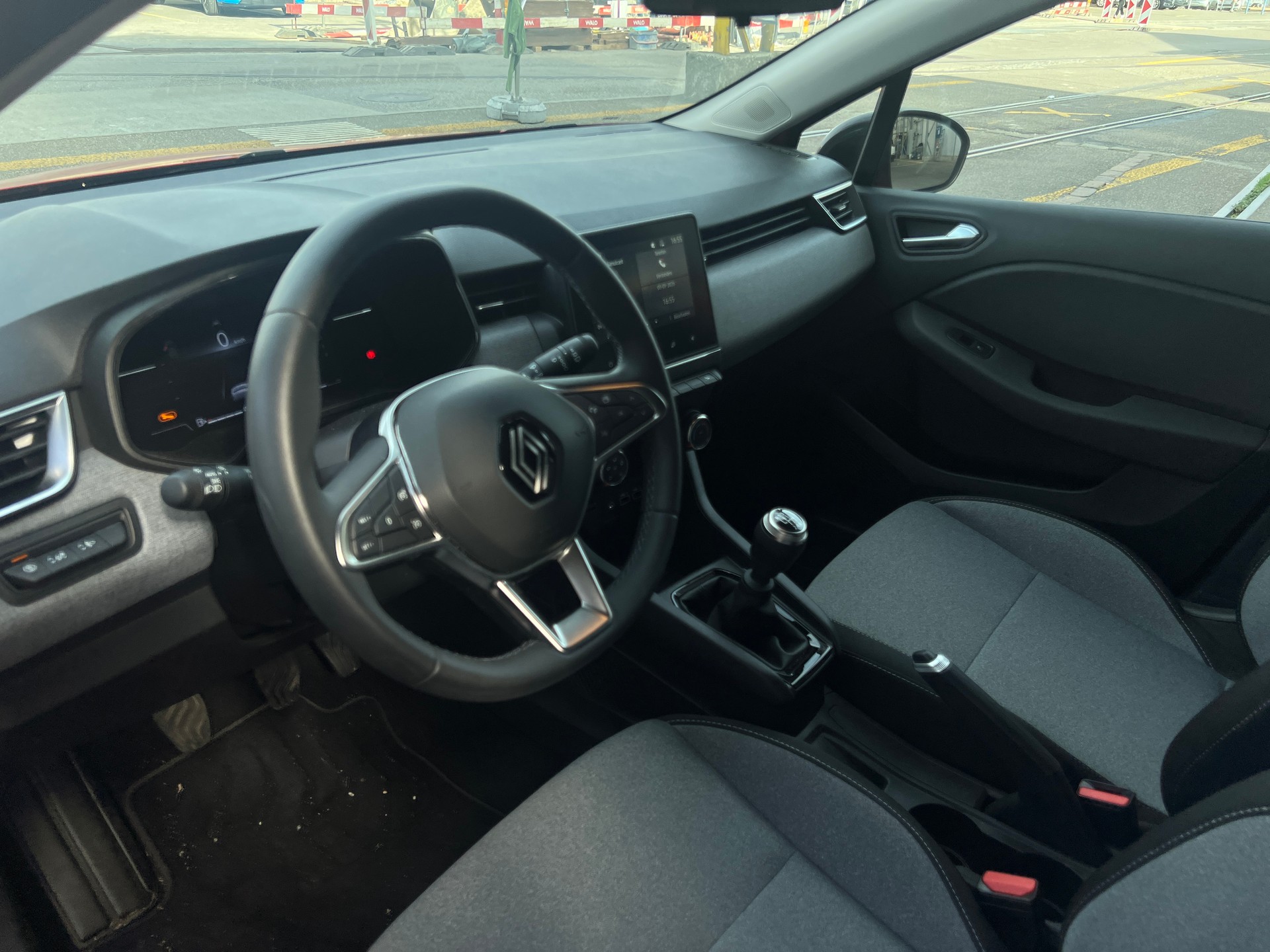 RENAULT Clio 1.0 Techno-image-9