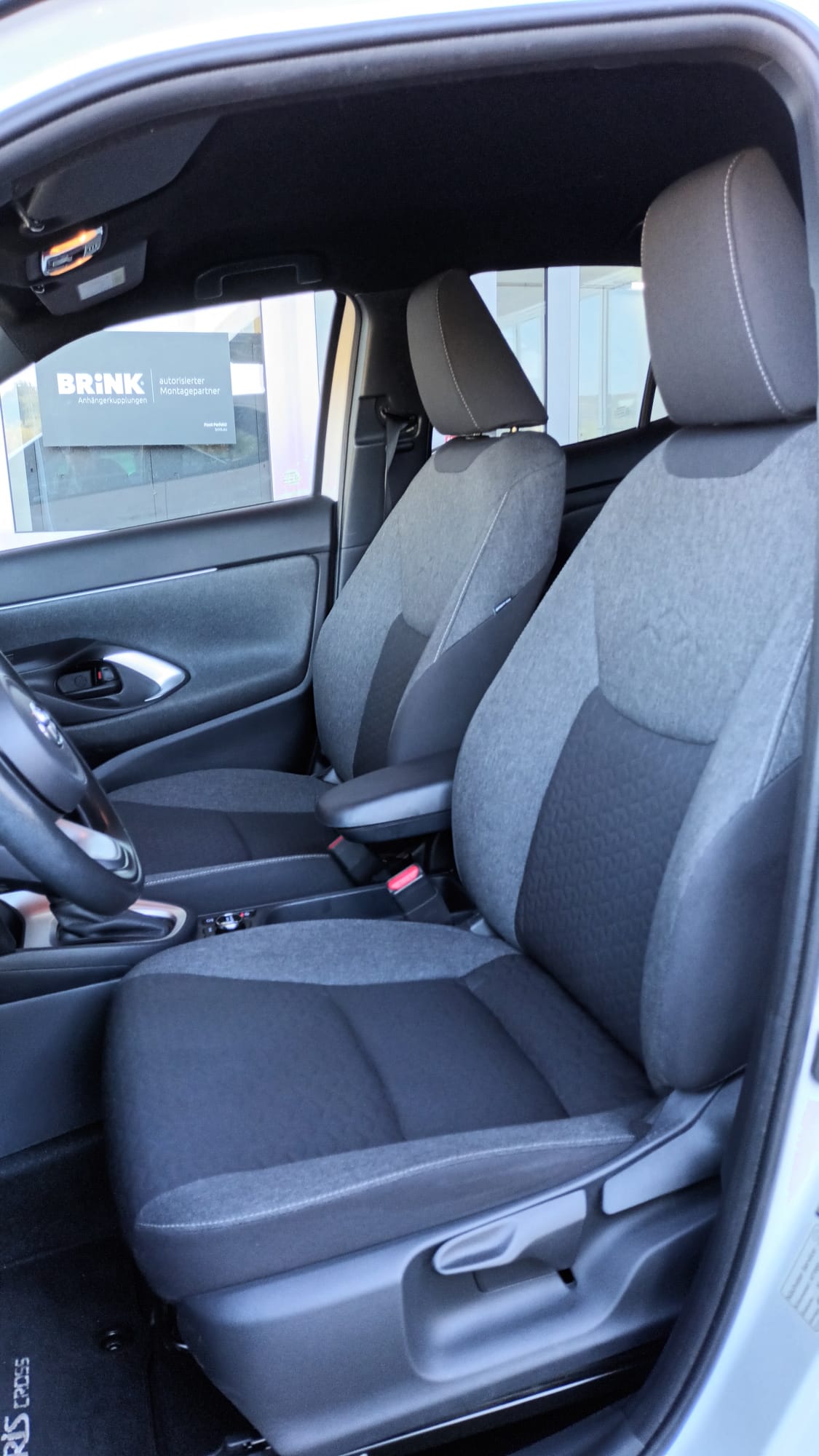 TOYOTA Yaris Cross 1.5 Team Deutschland e-CVT AWDi-image-14
