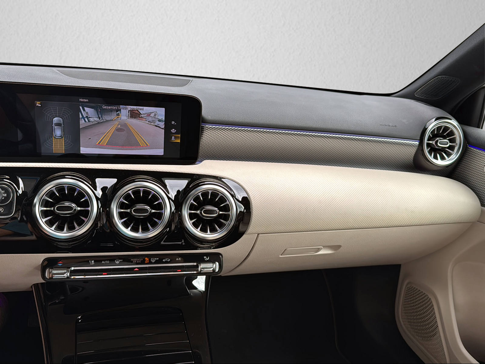 MERCEDES-BENZ A 180 Progressive 7G-DCT-image-9