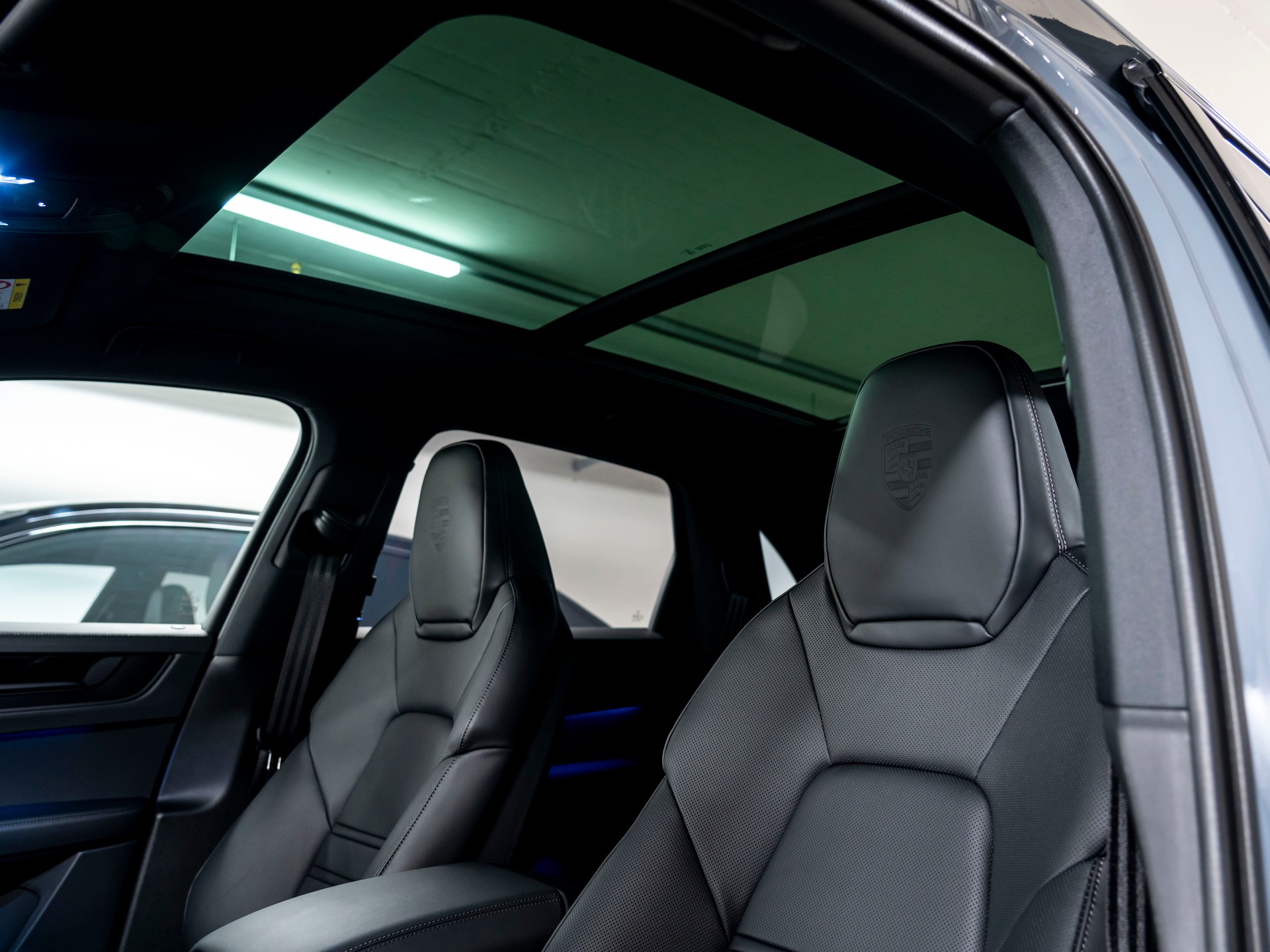 PORSCHE Cayenne E-Hybrid Black Edition Tiptronic-image-14