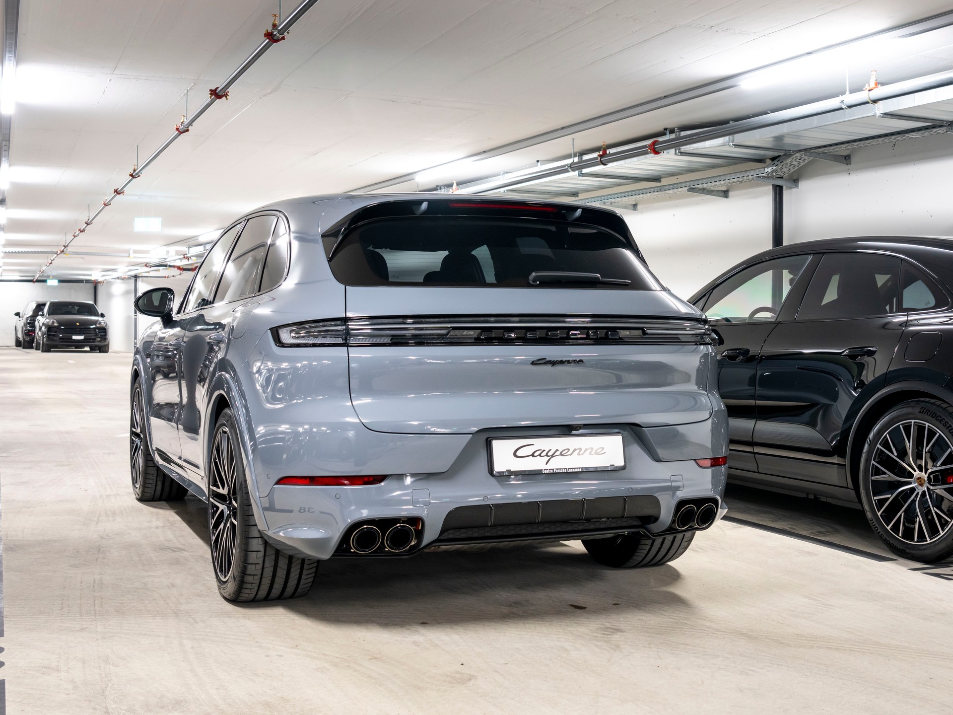 PORSCHE Cayenne E-Hybrid Black Edition Tiptronic-image-2
