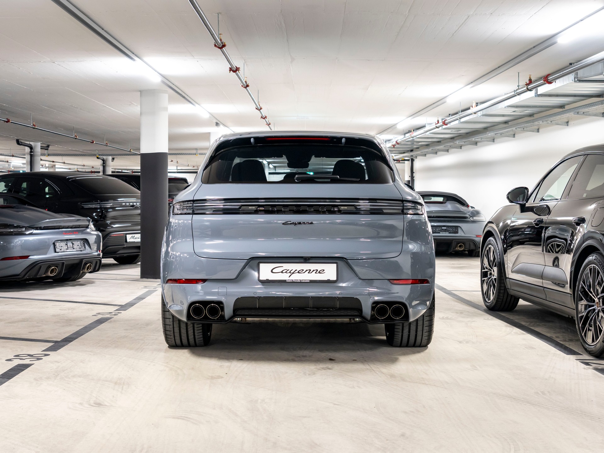 PORSCHE Cayenne E-Hybrid Black Edition Tiptronic-image-4