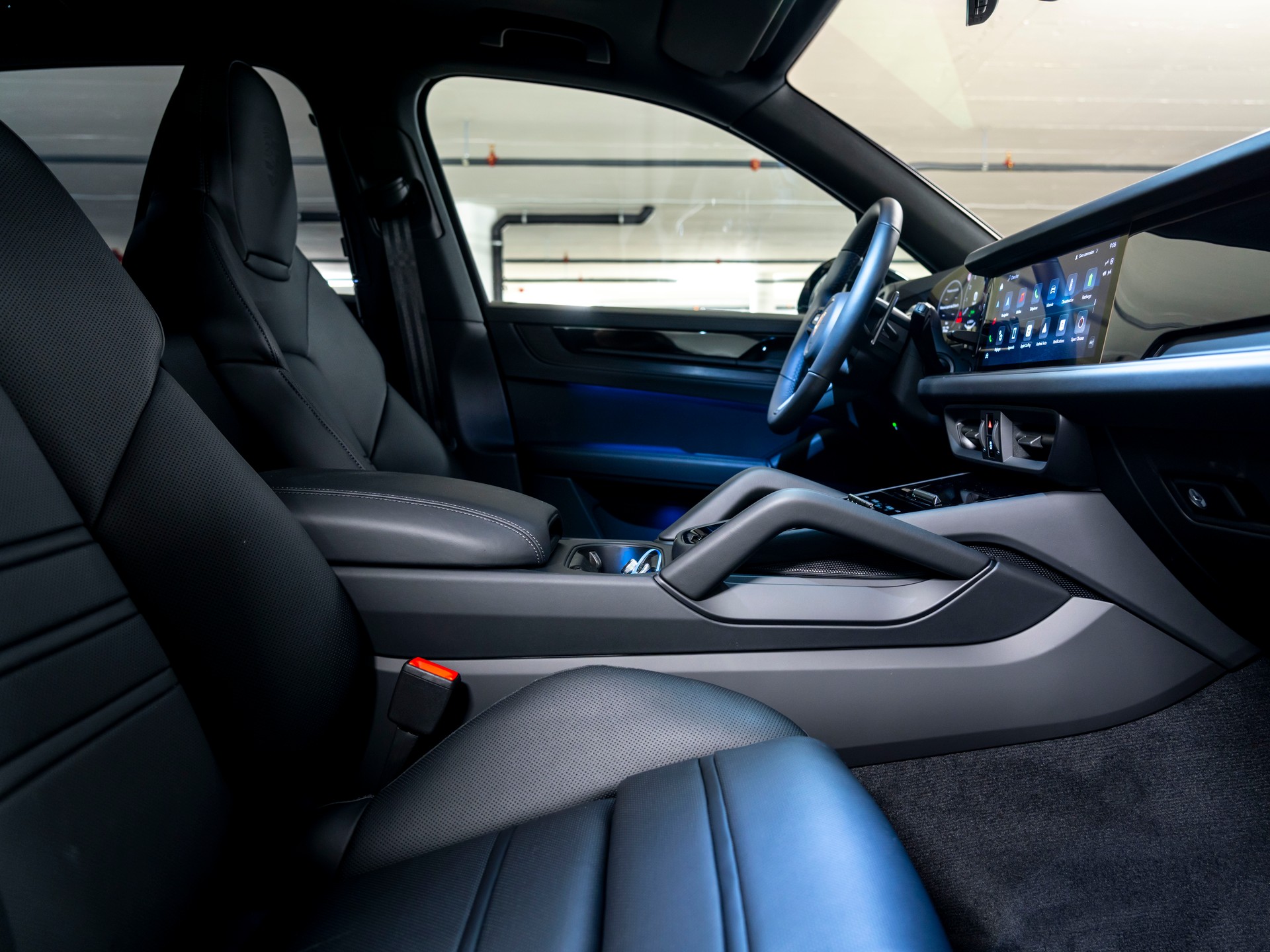 PORSCHE Cayenne E-Hybrid Black Edition Tiptronic-image-17