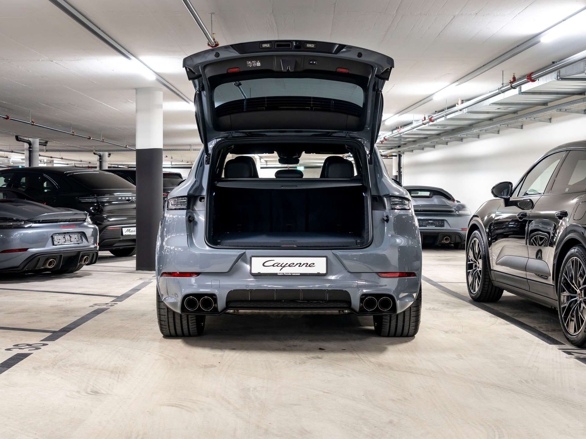 PORSCHE Cayenne E-Hybrid Black Edition Tiptronic-image-23