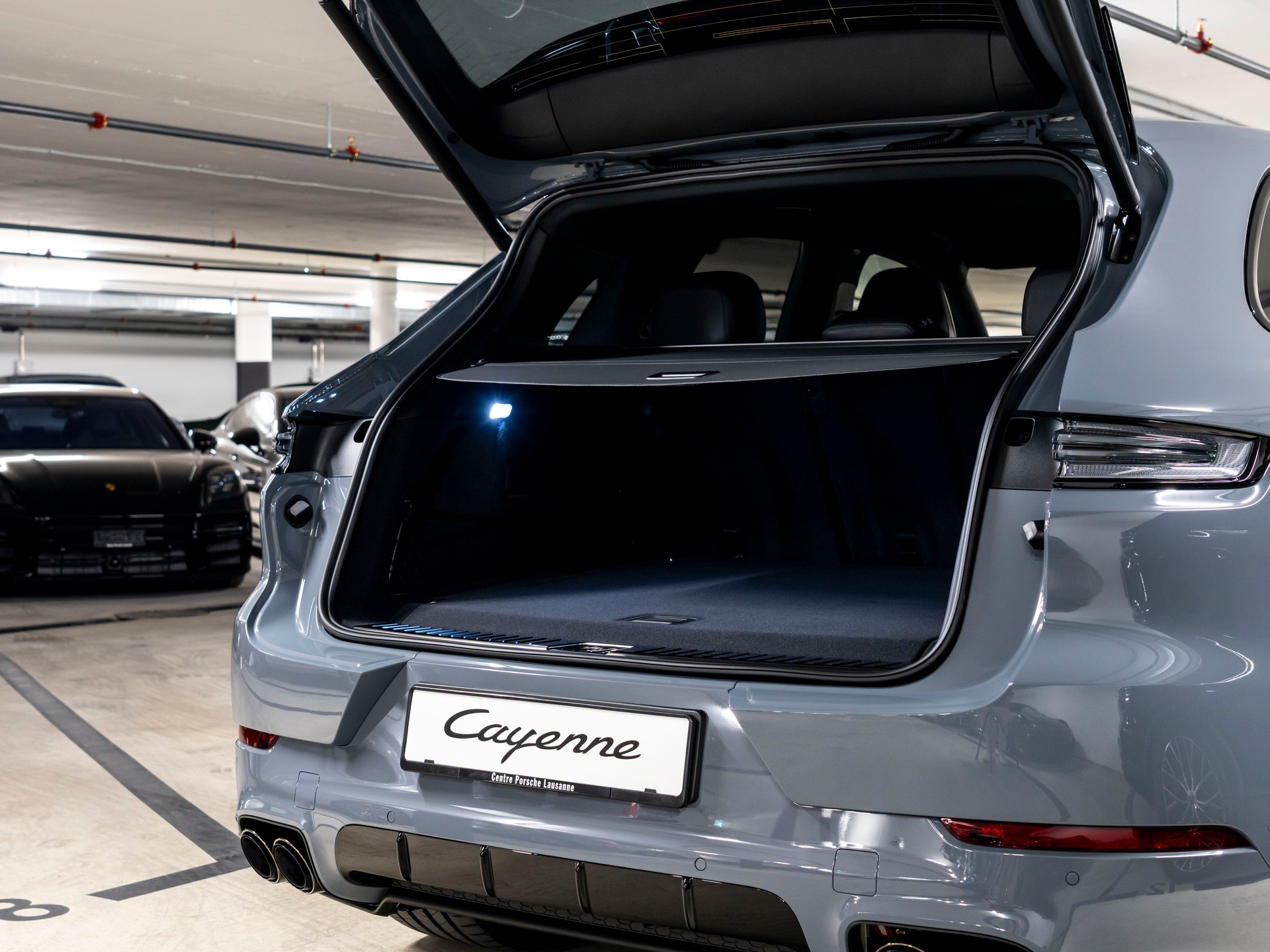 PORSCHE Cayenne E-Hybrid Black Edition Tiptronic-image-24