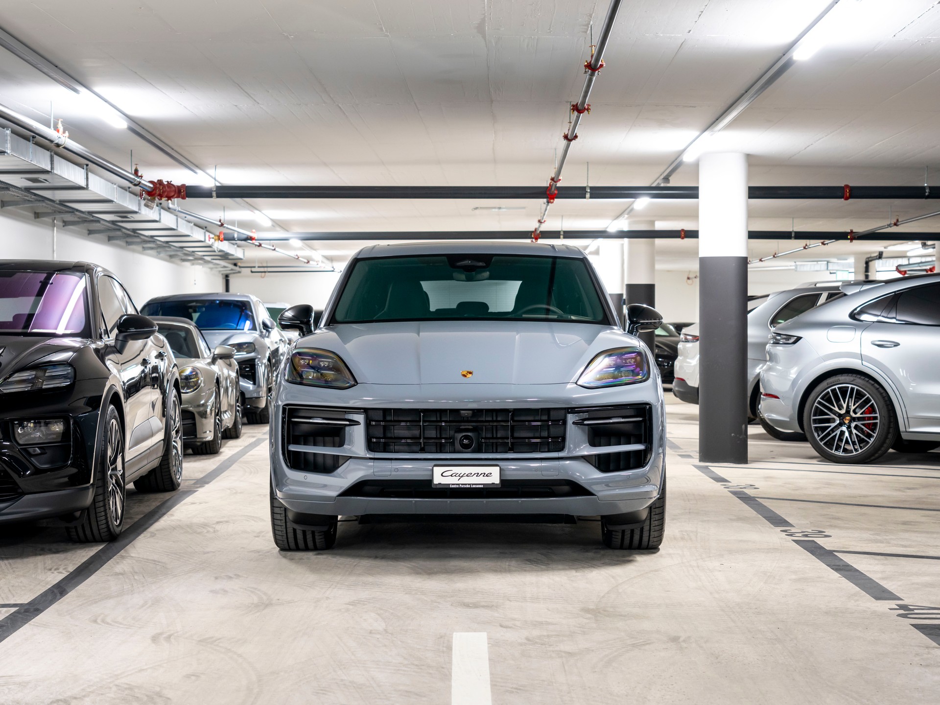 PORSCHE Cayenne E-Hybrid Black Edition Tiptronic-image-3