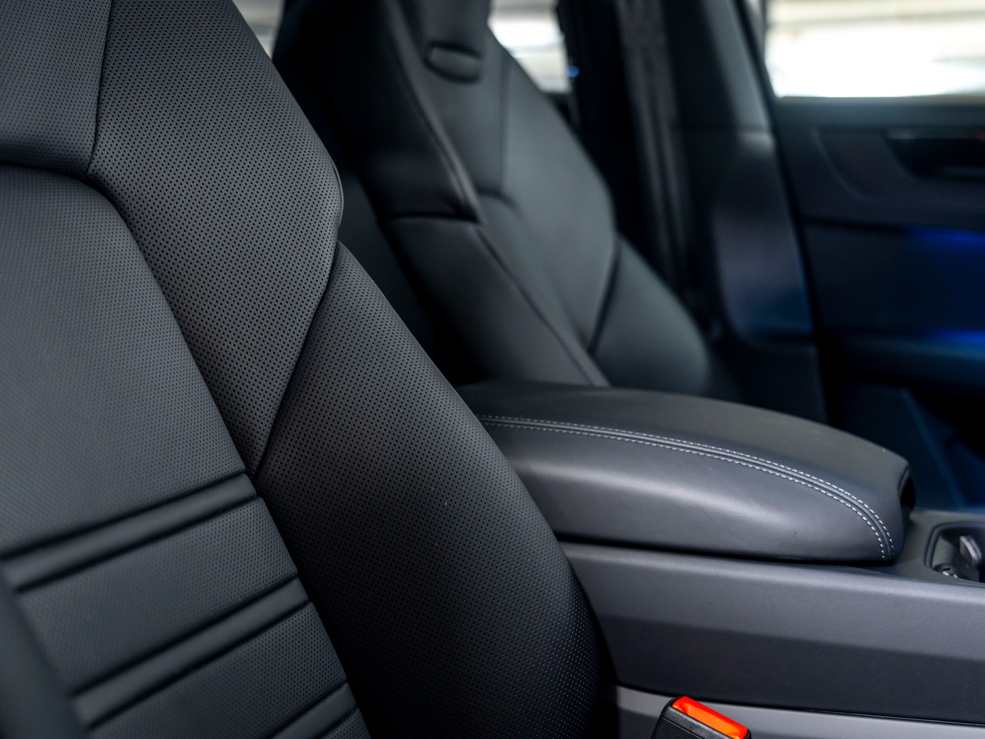 PORSCHE Cayenne E-Hybrid Black Edition Tiptronic-image-18