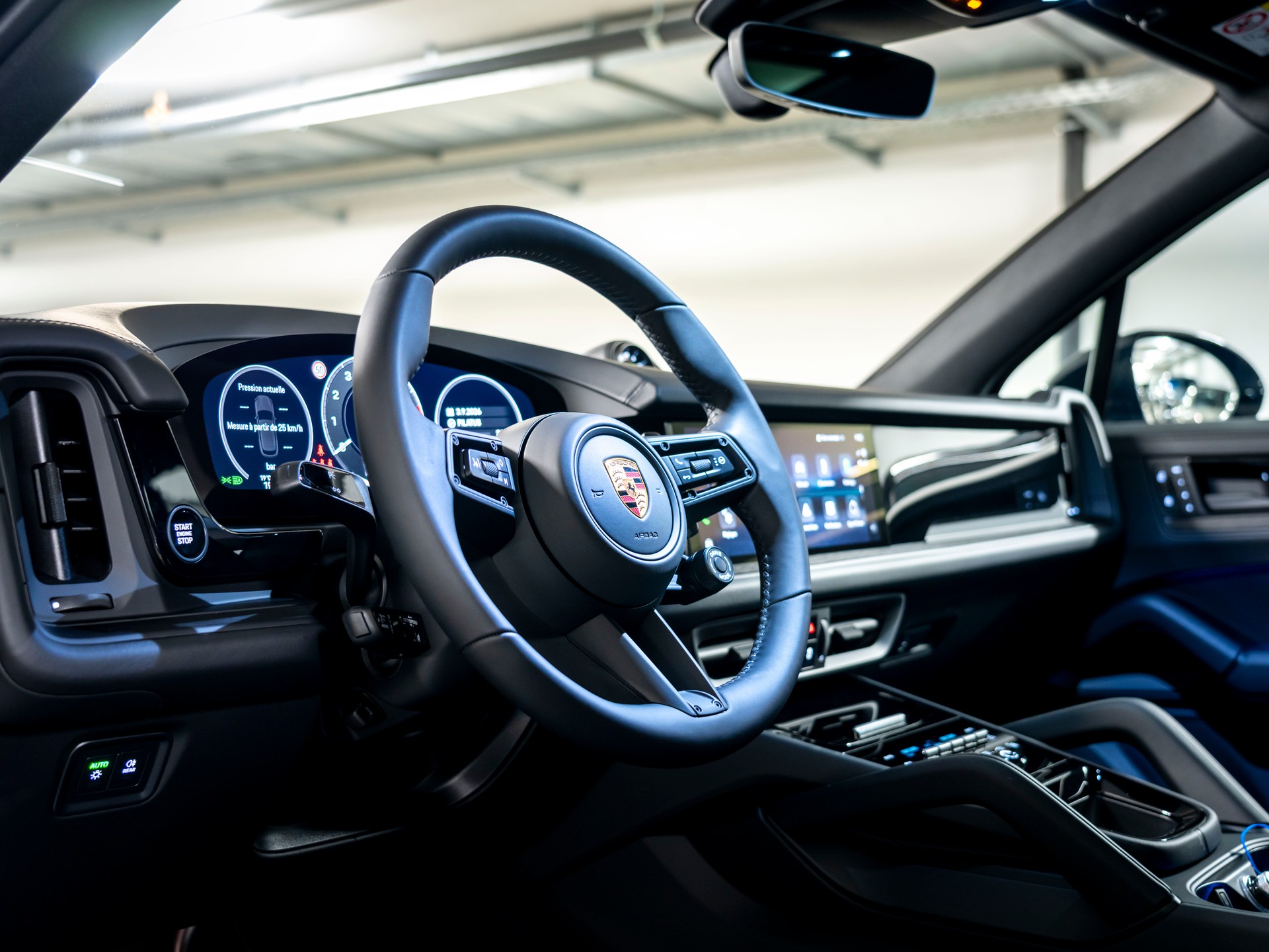 PORSCHE Cayenne E-Hybrid Black Edition Tiptronic-image-11