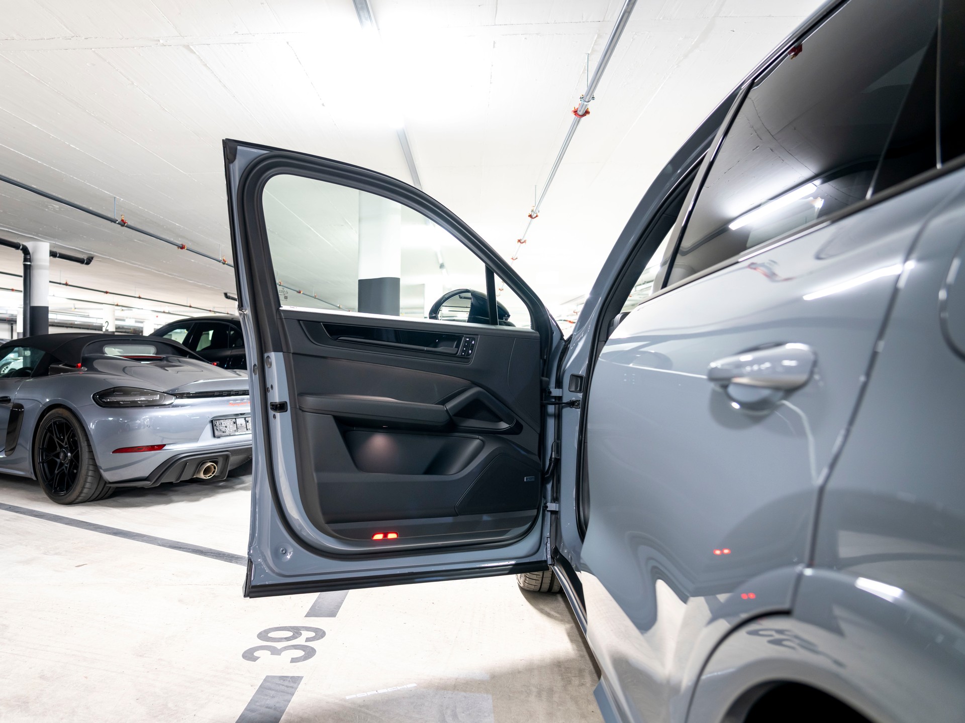 PORSCHE Cayenne E-Hybrid Black Edition Tiptronic-image-21