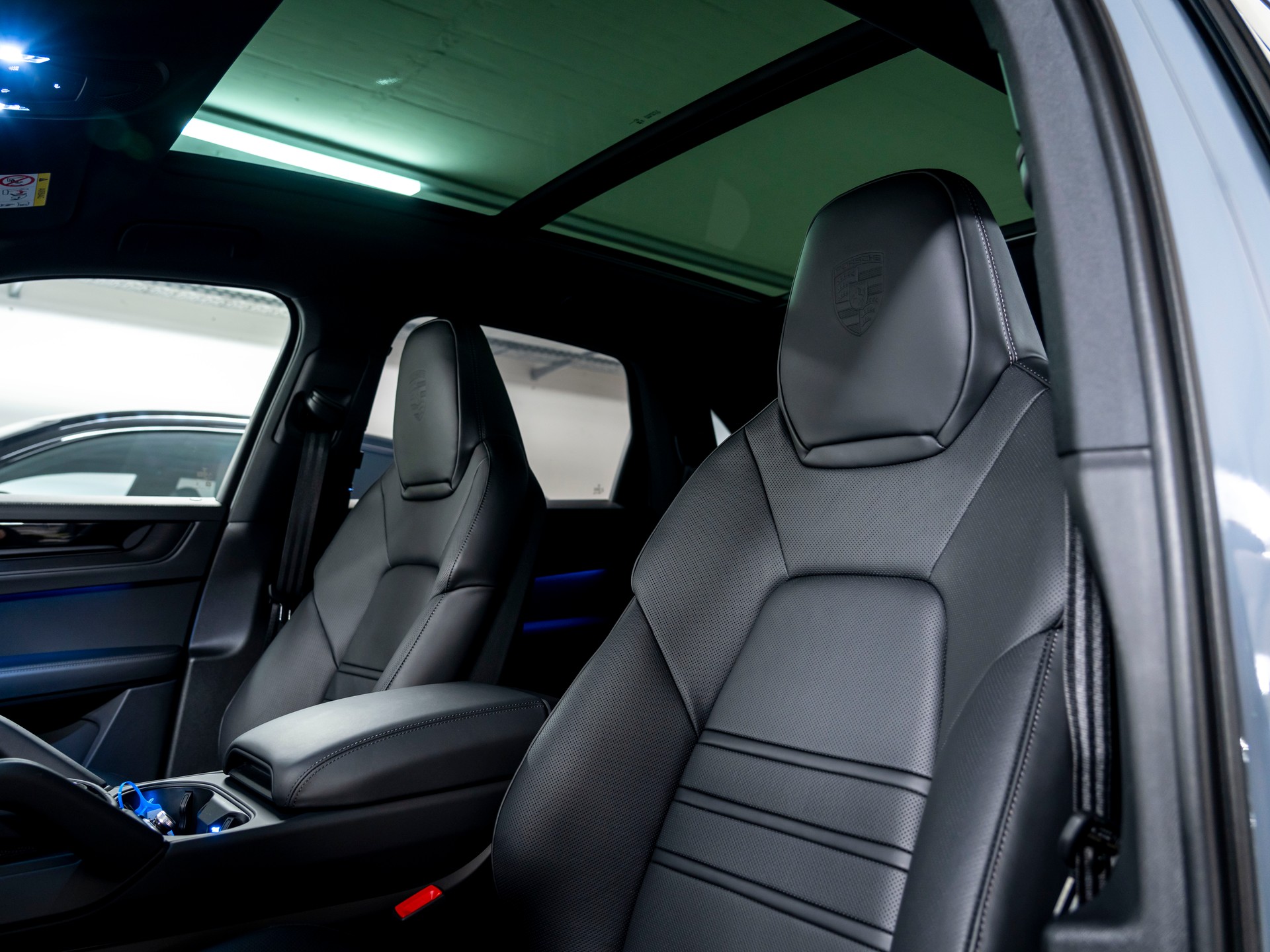 PORSCHE Cayenne E-Hybrid Black Edition Tiptronic-image-13