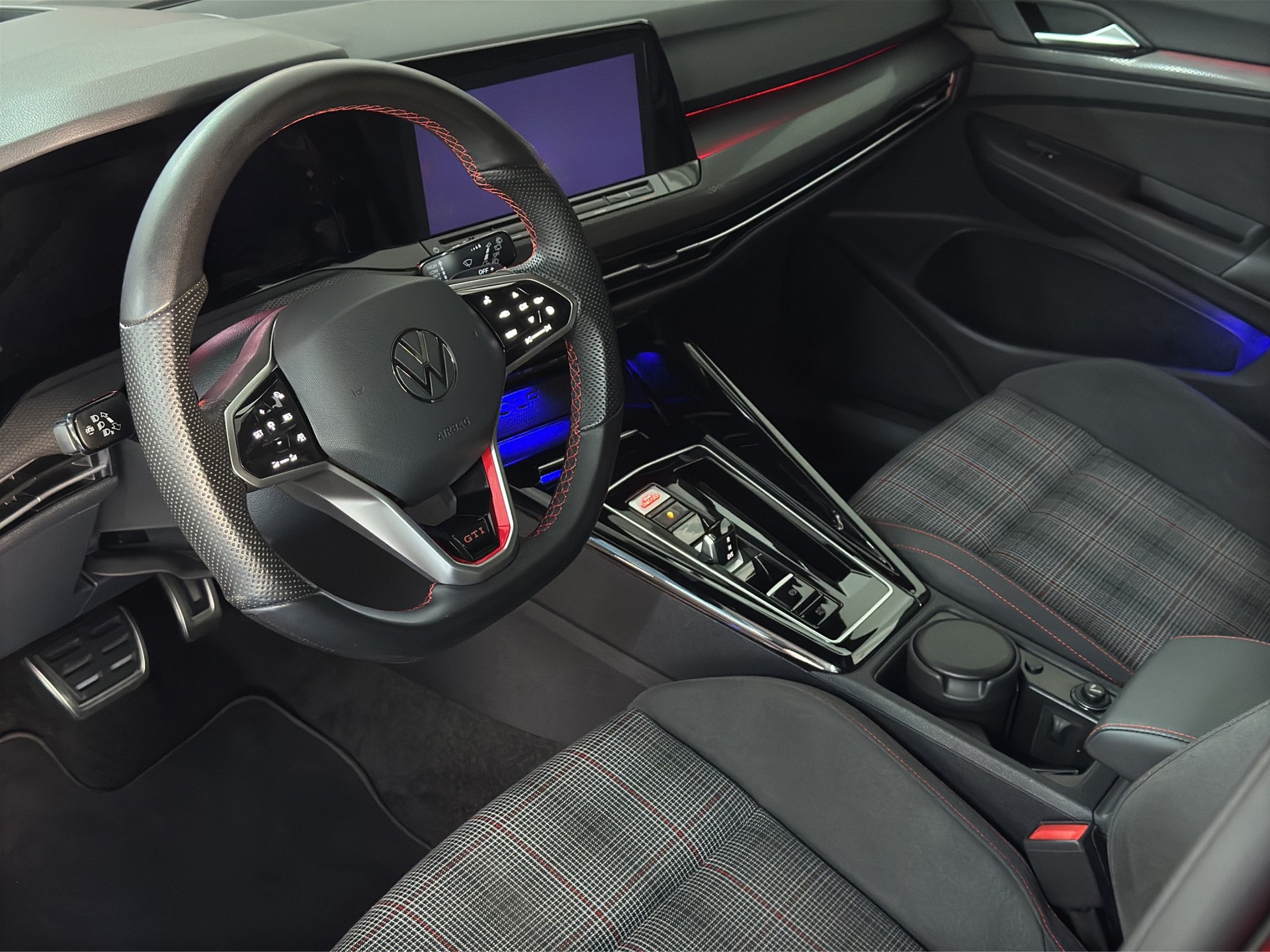 VW Golf 2.0 TSI GTI DSG "AHK-Pano-DCC-Head Up-Harm.-Kardon"-image-12