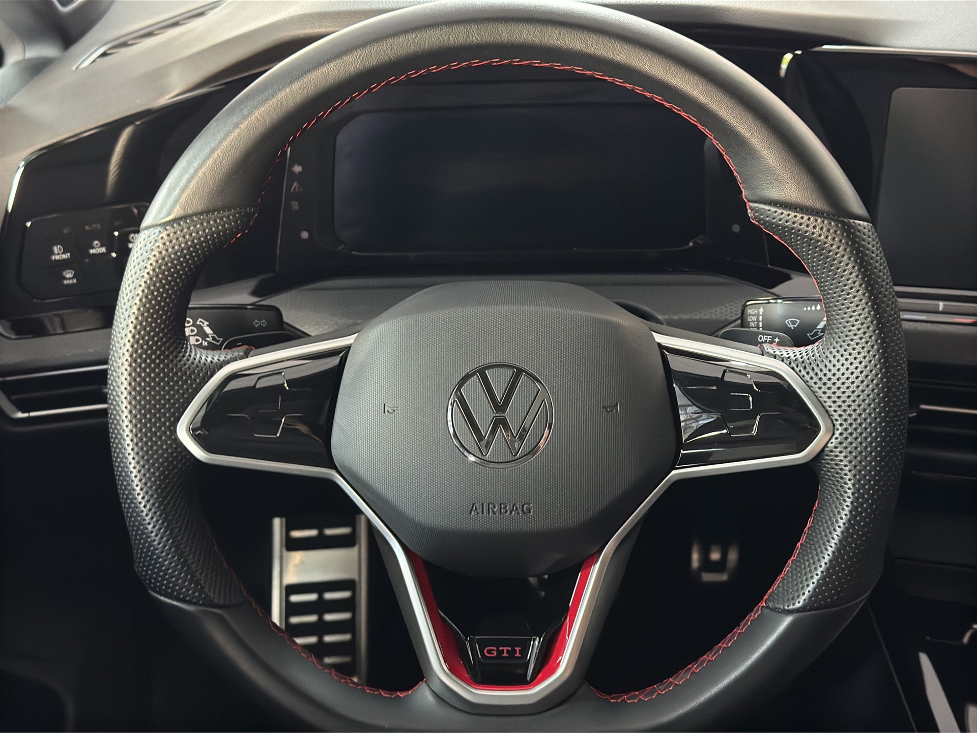 VW Golf 2.0 TSI GTI DSG "AHK-Pano-DCC-Head Up-Harm.-Kardon"-image-13