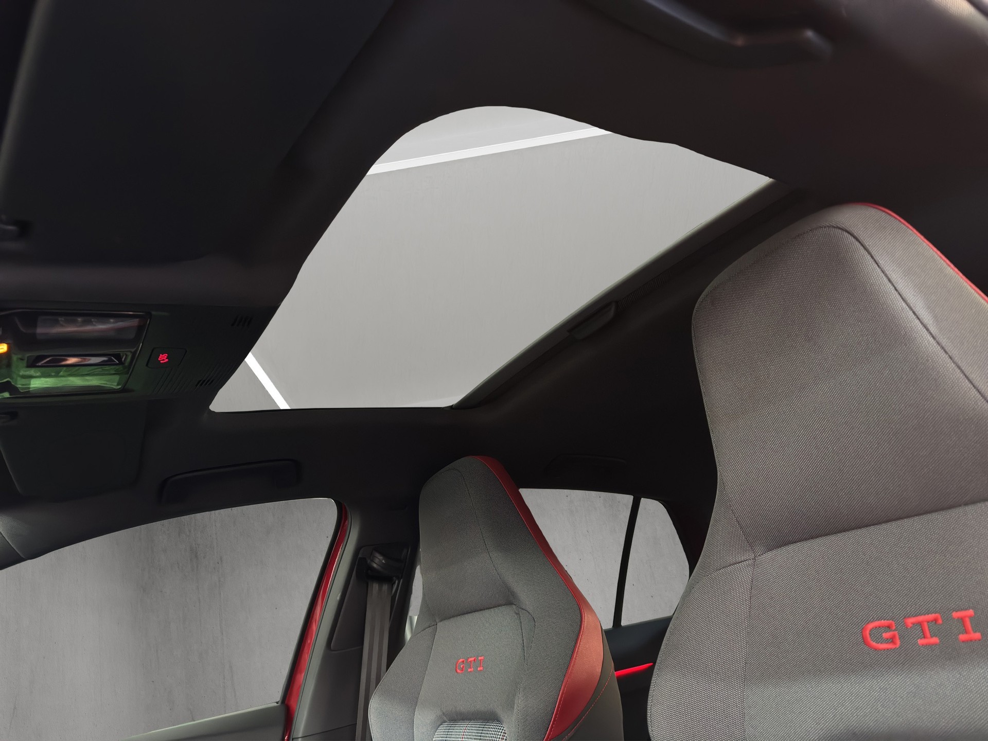 VW Golf 2.0 TSI GTI DSG "AHK-Pano-DCC-Head Up-Harm.-Kardon"-image-8