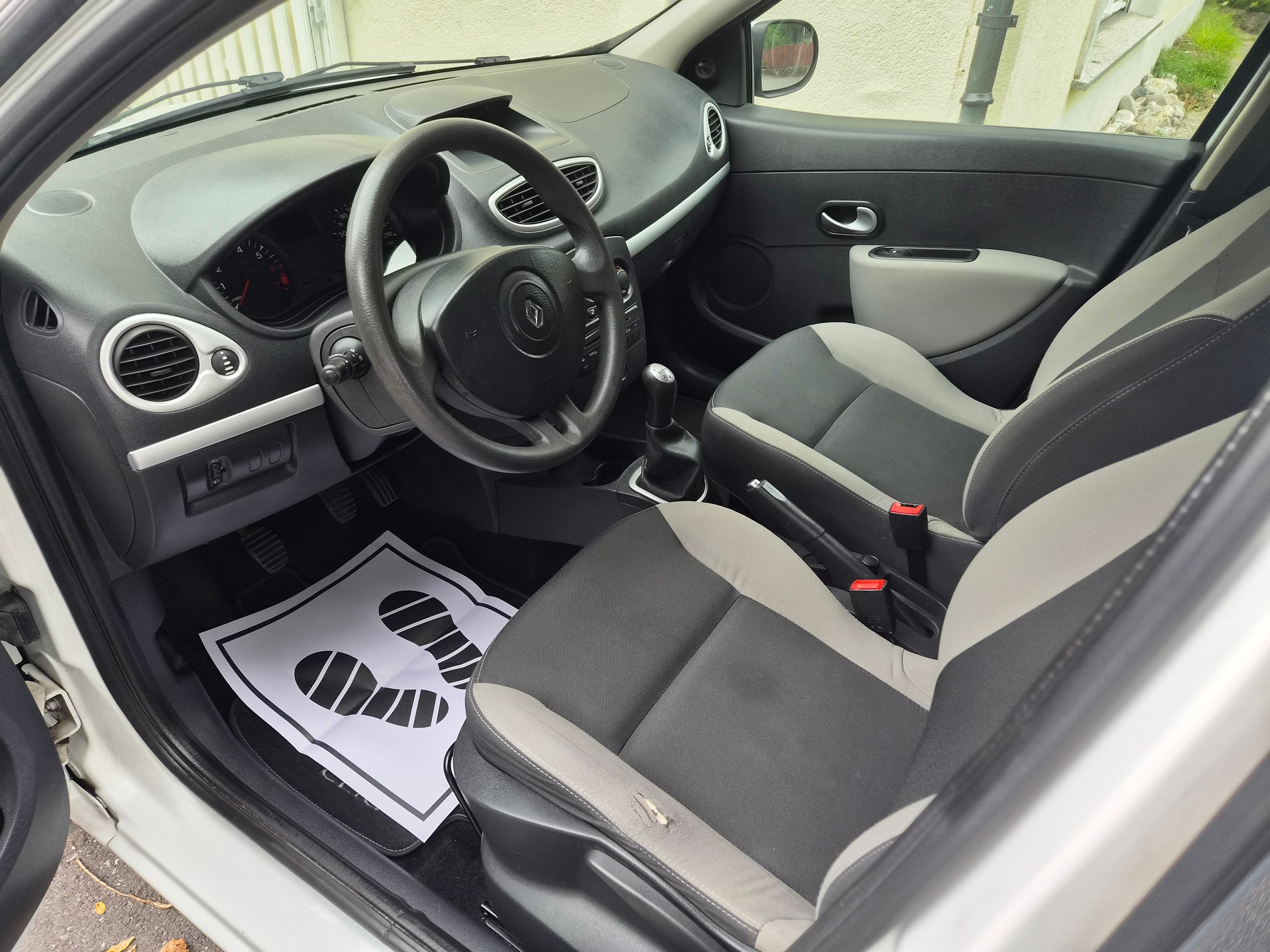 RENAULT Clio 1.2 16V Expression-image-11