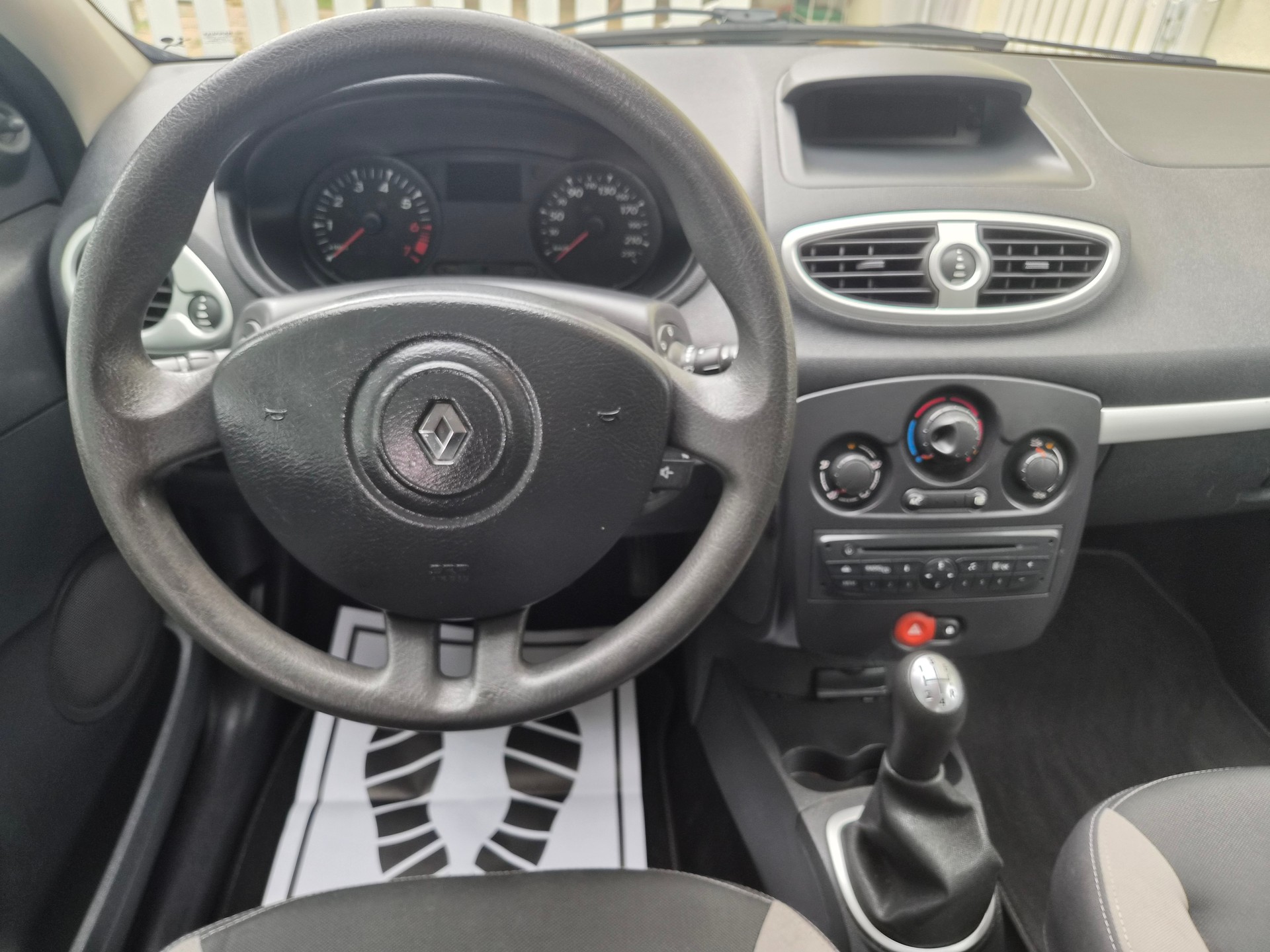RENAULT Clio 1.2 16V Expression-image-9