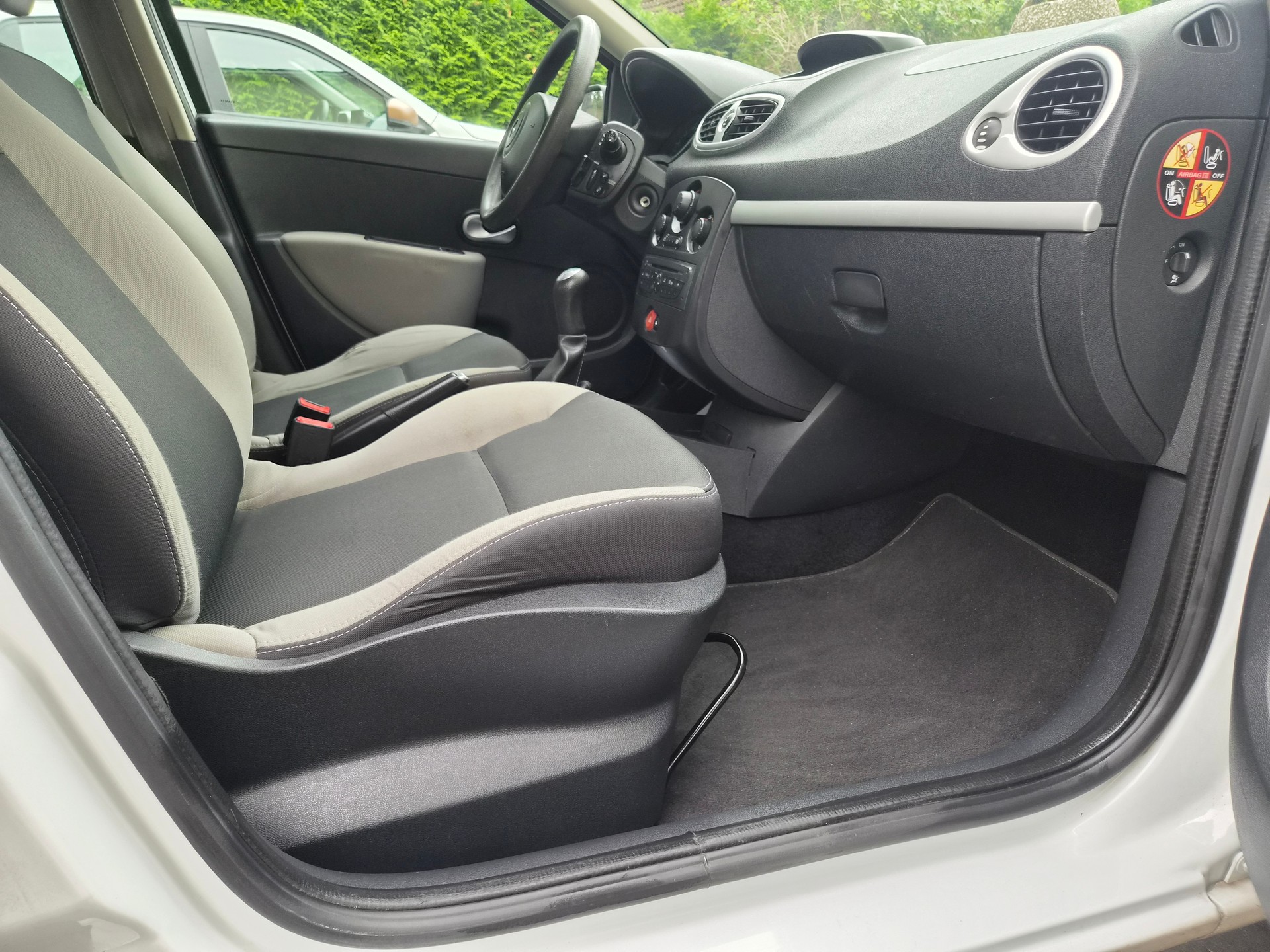 RENAULT Clio 1.2 16V Expression-image-10