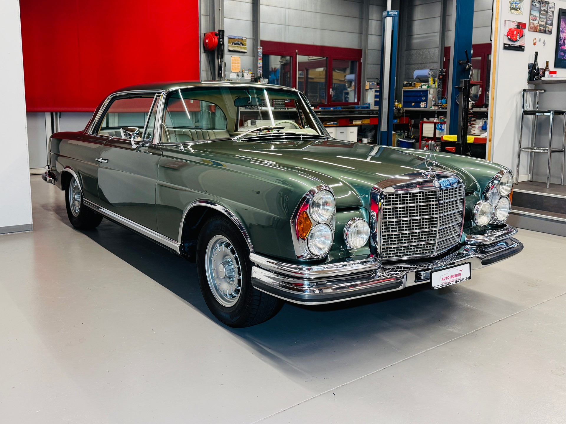 MERCEDES-BENZ 280 SE 3.5 V8 Coupé W111 „Moosgrün metallic“-image-11