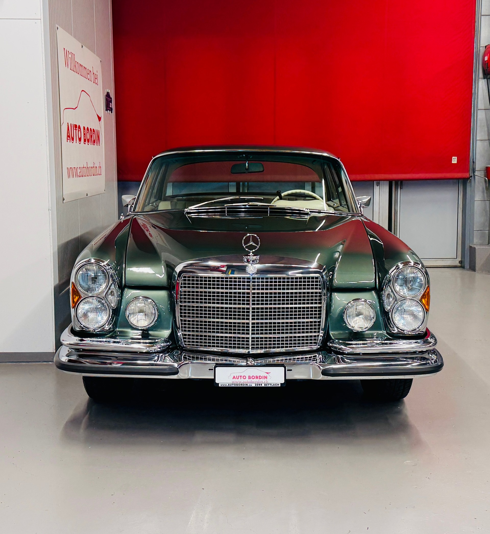 MERCEDES-BENZ 280 SE 3.5 V8 Coupé W111 „Moosgrün metallic“-image-1