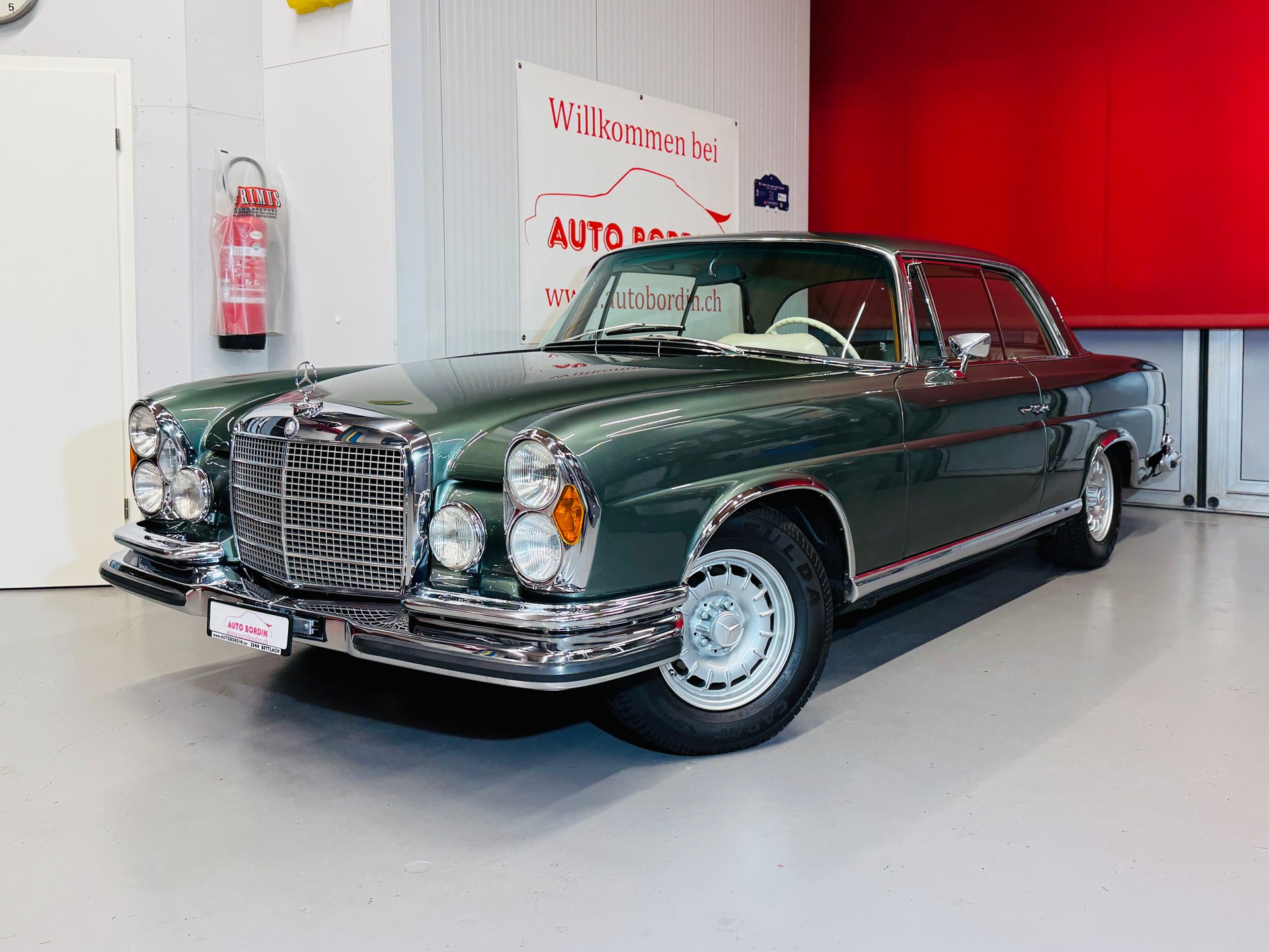MERCEDES-BENZ 280 SE 3.5 V8 Coupé W111 „Moosgrün metallic“
