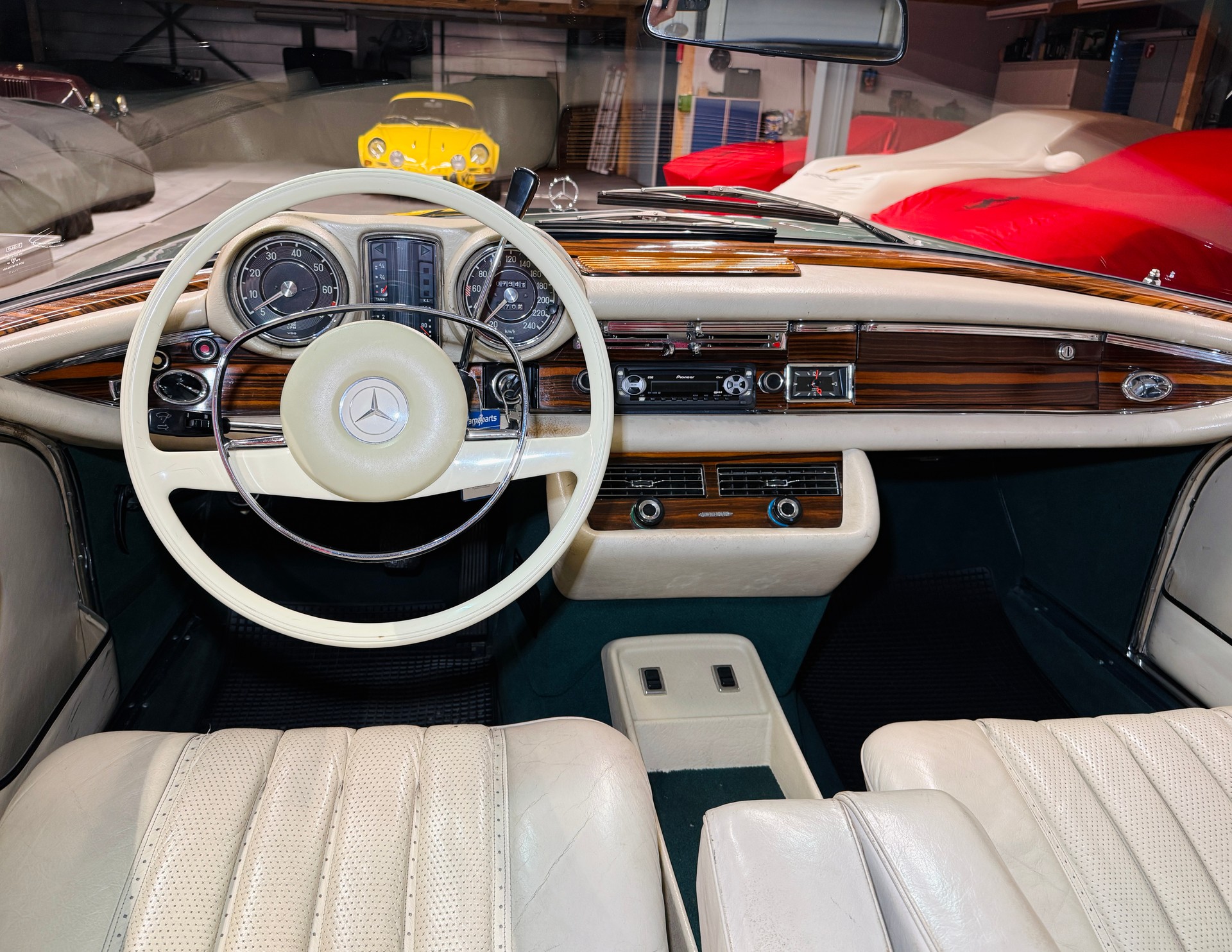 MERCEDES-BENZ 280 SE 3.5 V8 Coupé W111 „Moosgrün metallic“-image-5