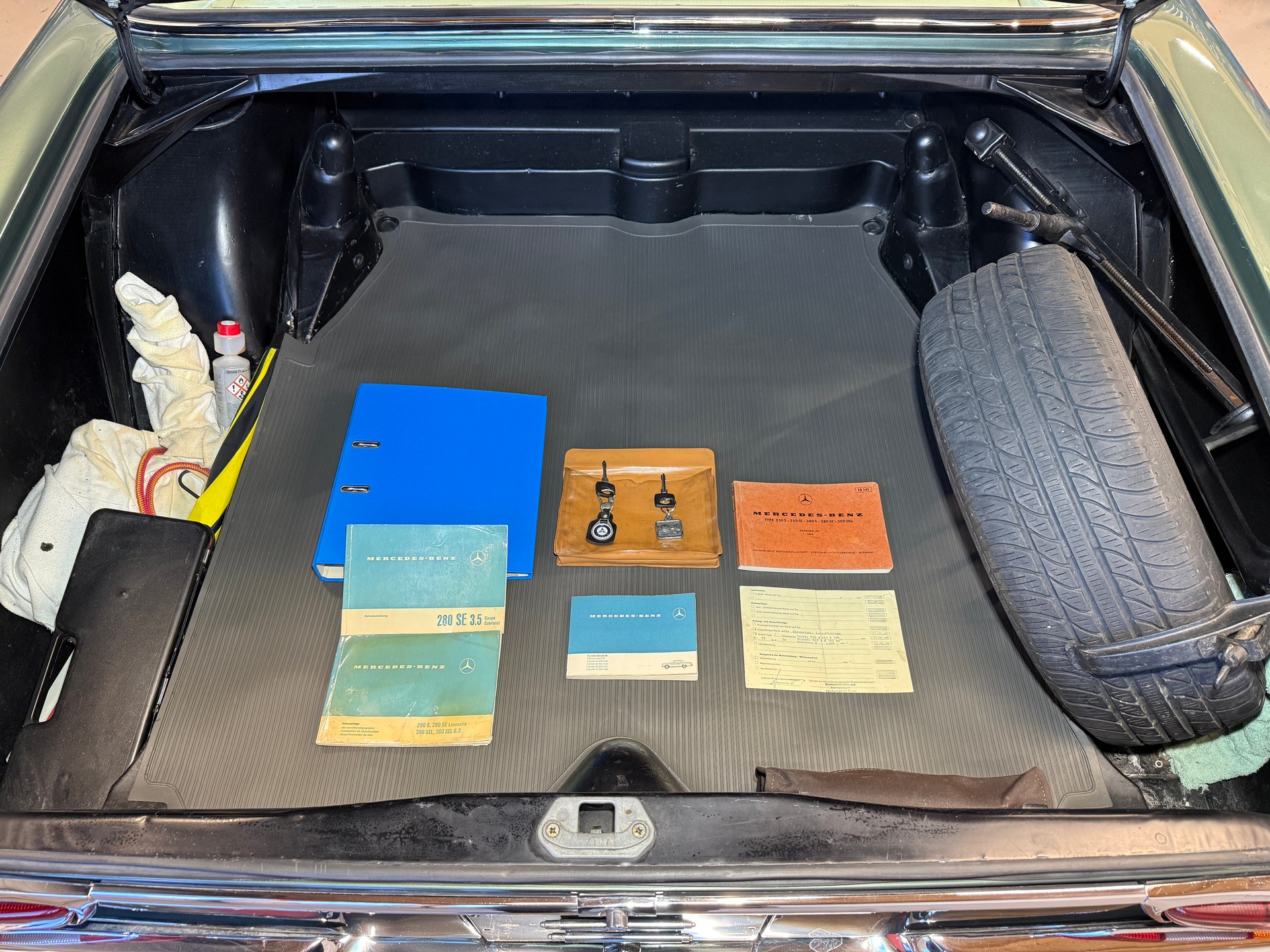 MERCEDES-BENZ 280 SE 3.5 V8 Coupé W111 „Moosgrün metallic“-image-8