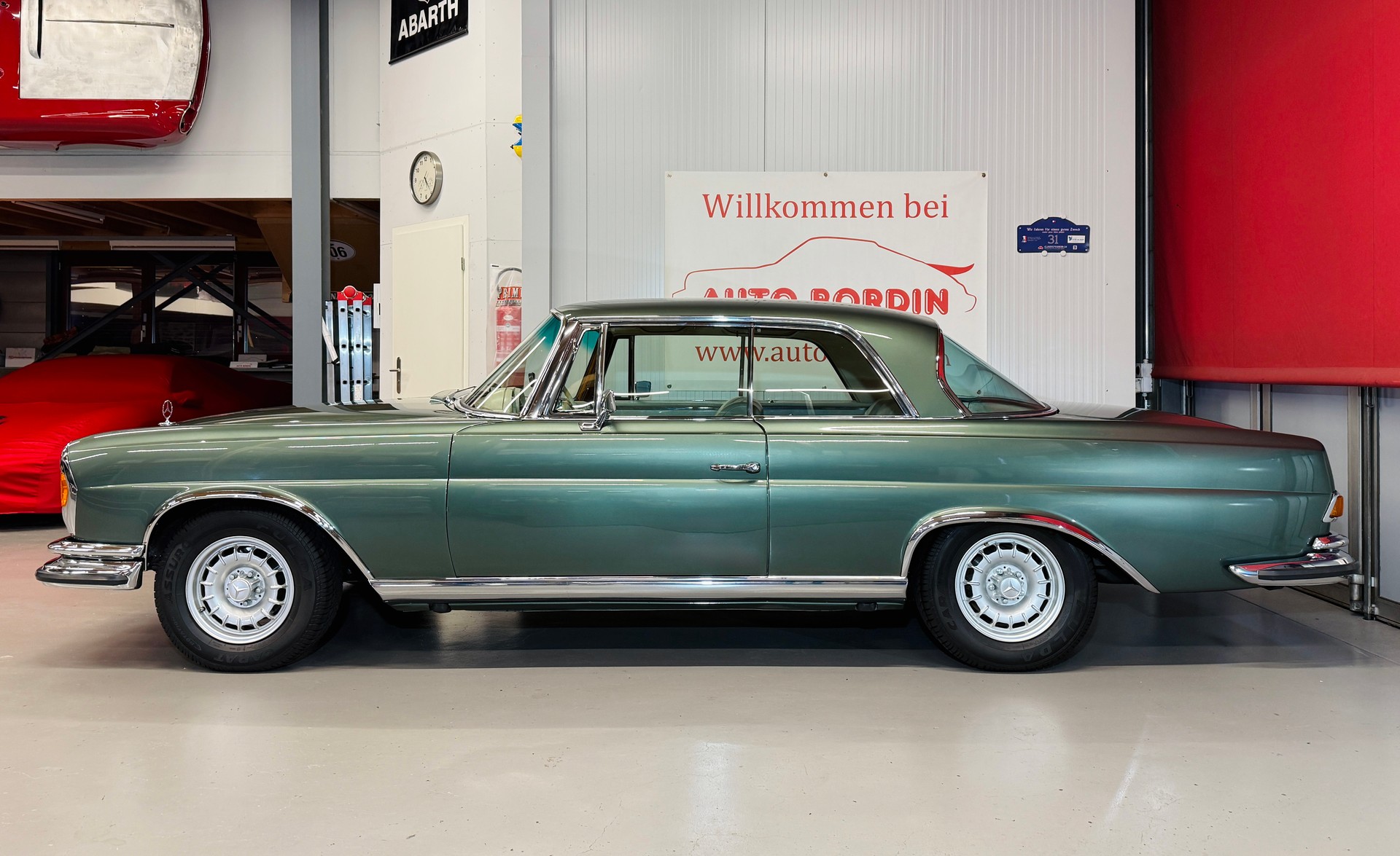 MERCEDES-BENZ 280 SE 3.5 V8 Coupé W111 „Moosgrün metallic“-image-2