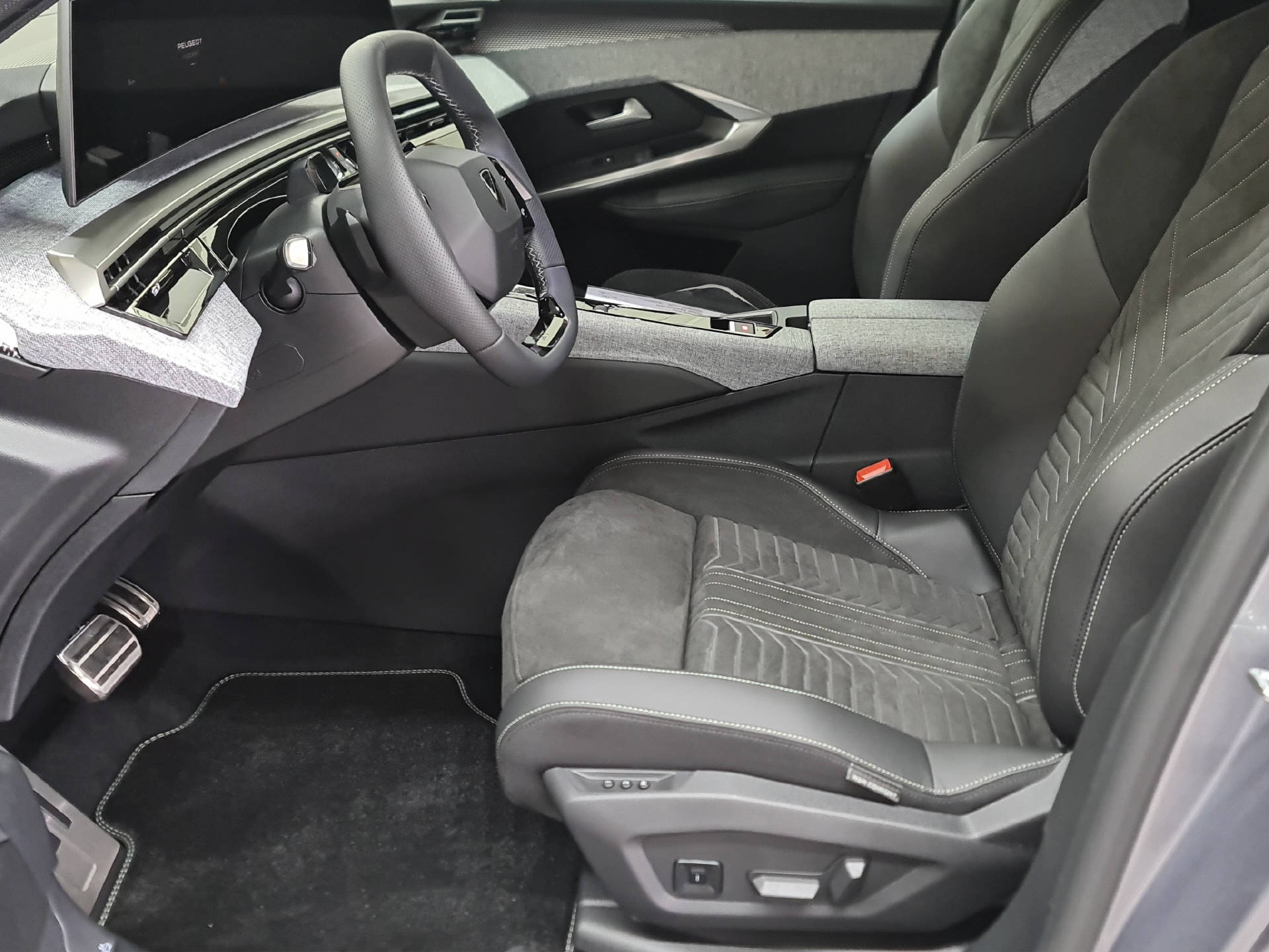 PEUGEOT 3008 1.2 Hybrid GT Exclusive-image-5