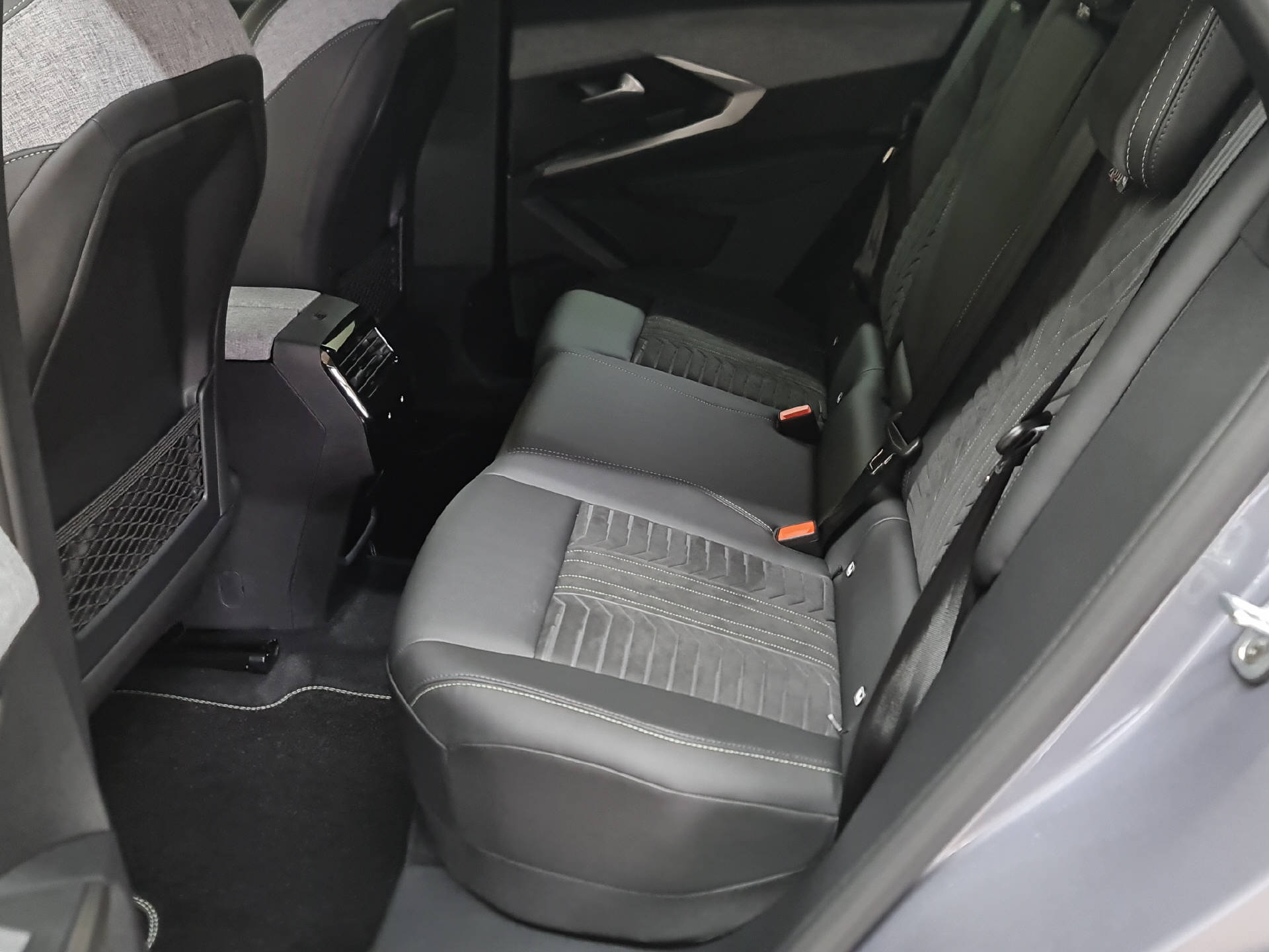 PEUGEOT 3008 1.2 Hybrid GT Exclusive-image-9