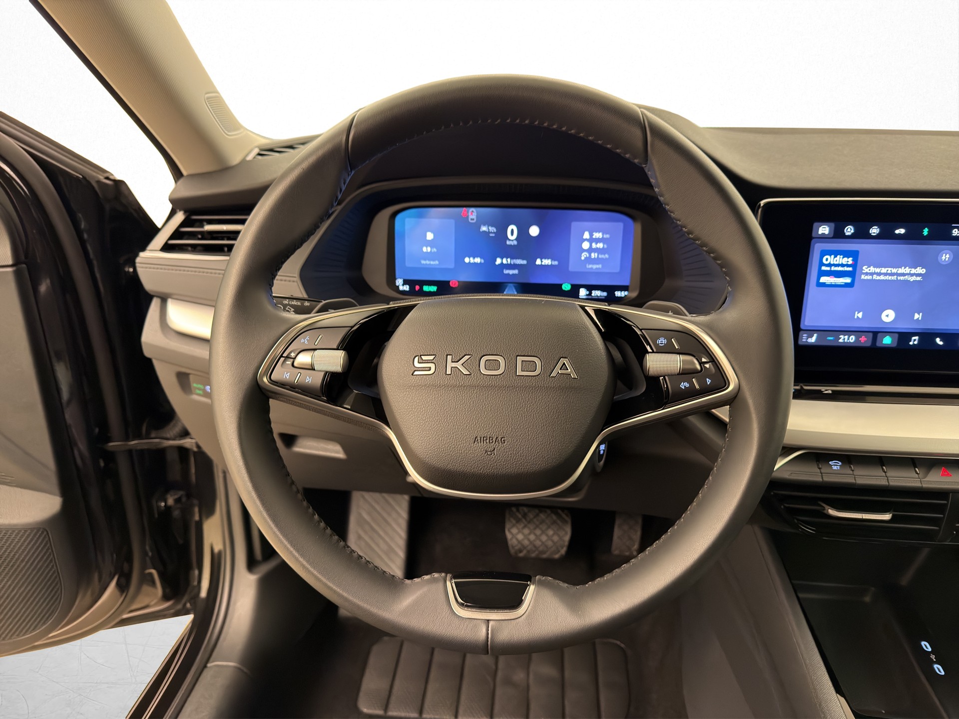 SKODA Octavia Combi 1.5 eTSI Essence DSG-image-6