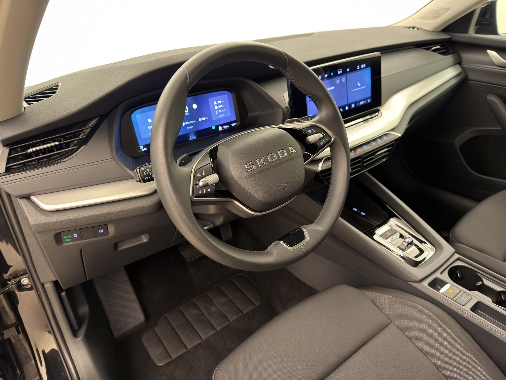 SKODA Octavia Combi 1.5 eTSI Essence DSG-image-12