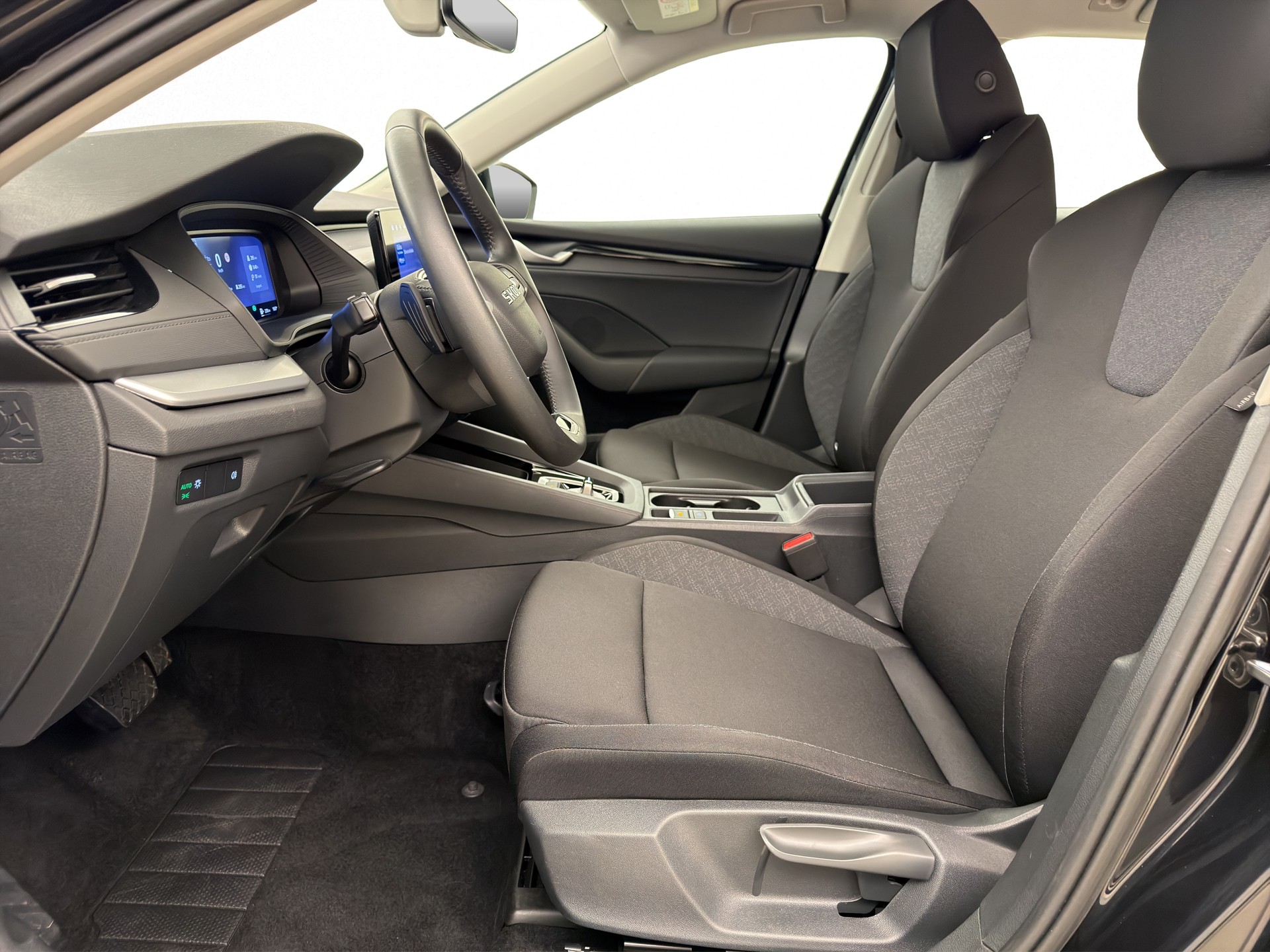 SKODA Octavia Combi 1.5 eTSI Essence DSG-image-9