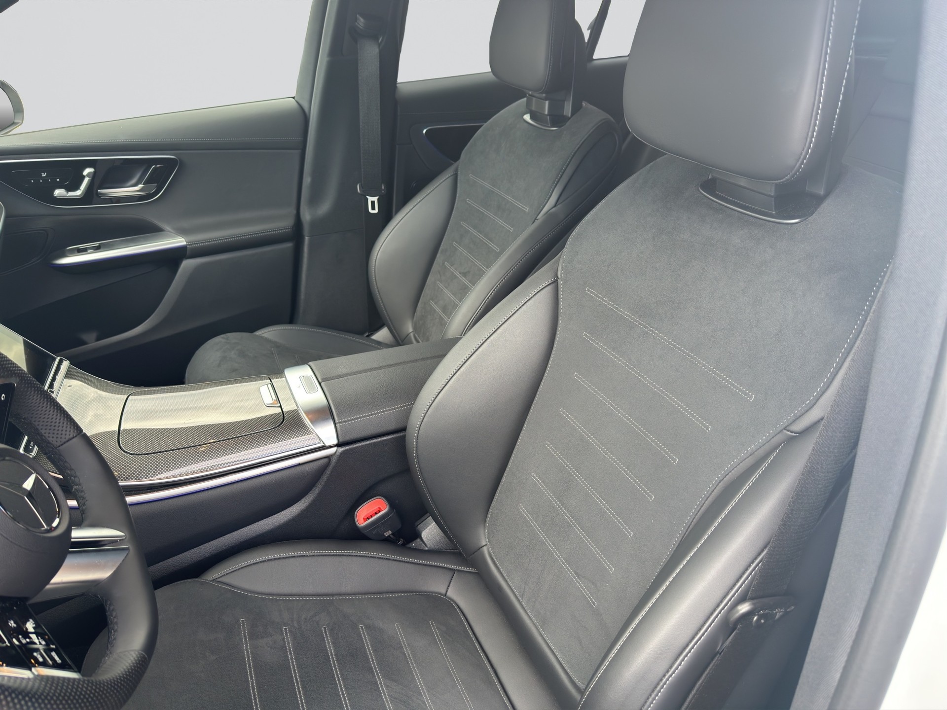 MERCEDES-BENZ GLC 300 d AMG Line 4Matic Night 9G-Tronic-image-5