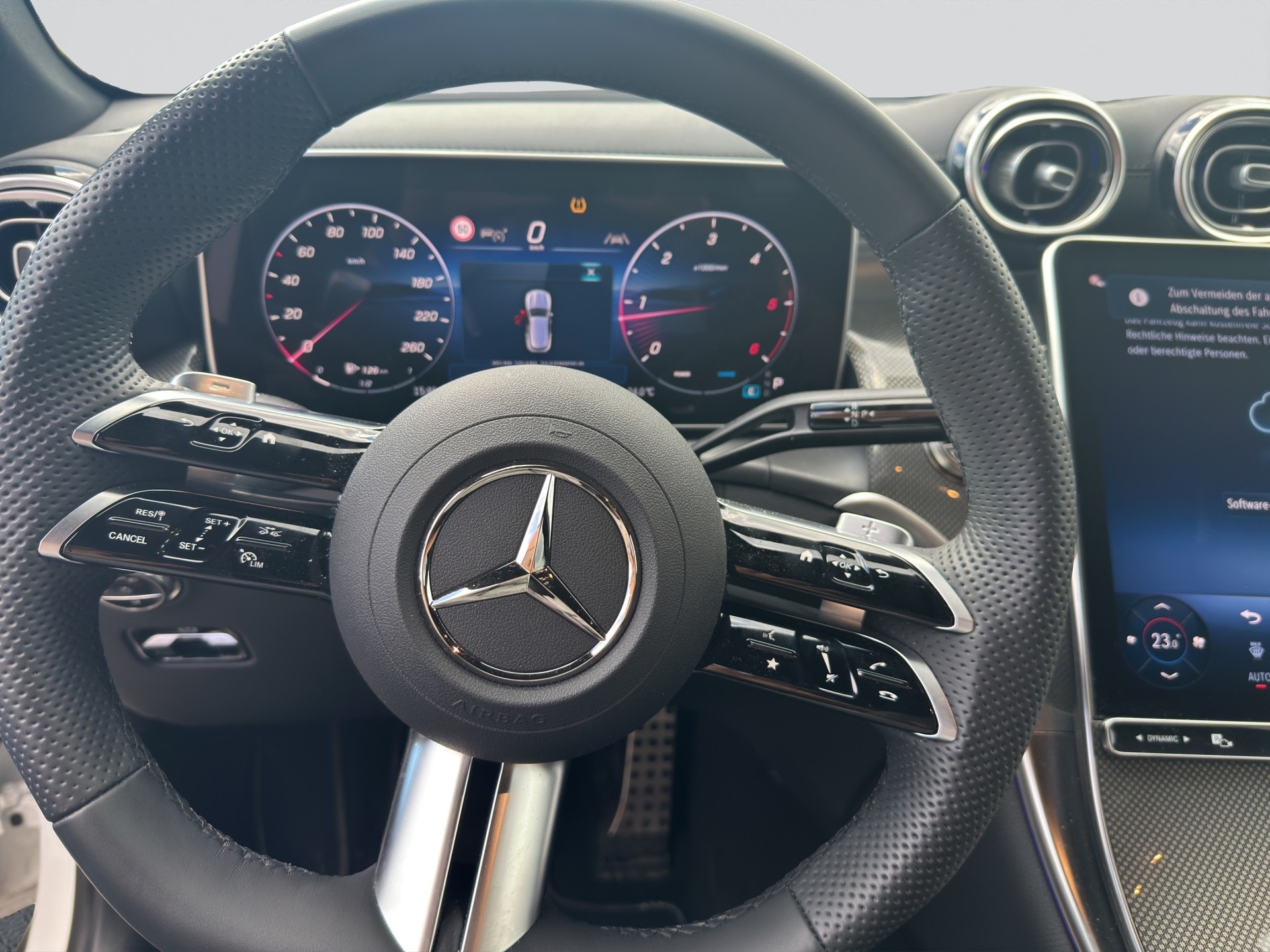 MERCEDES-BENZ GLC 300 d AMG Line 4Matic Night 9G-Tronic-image-9