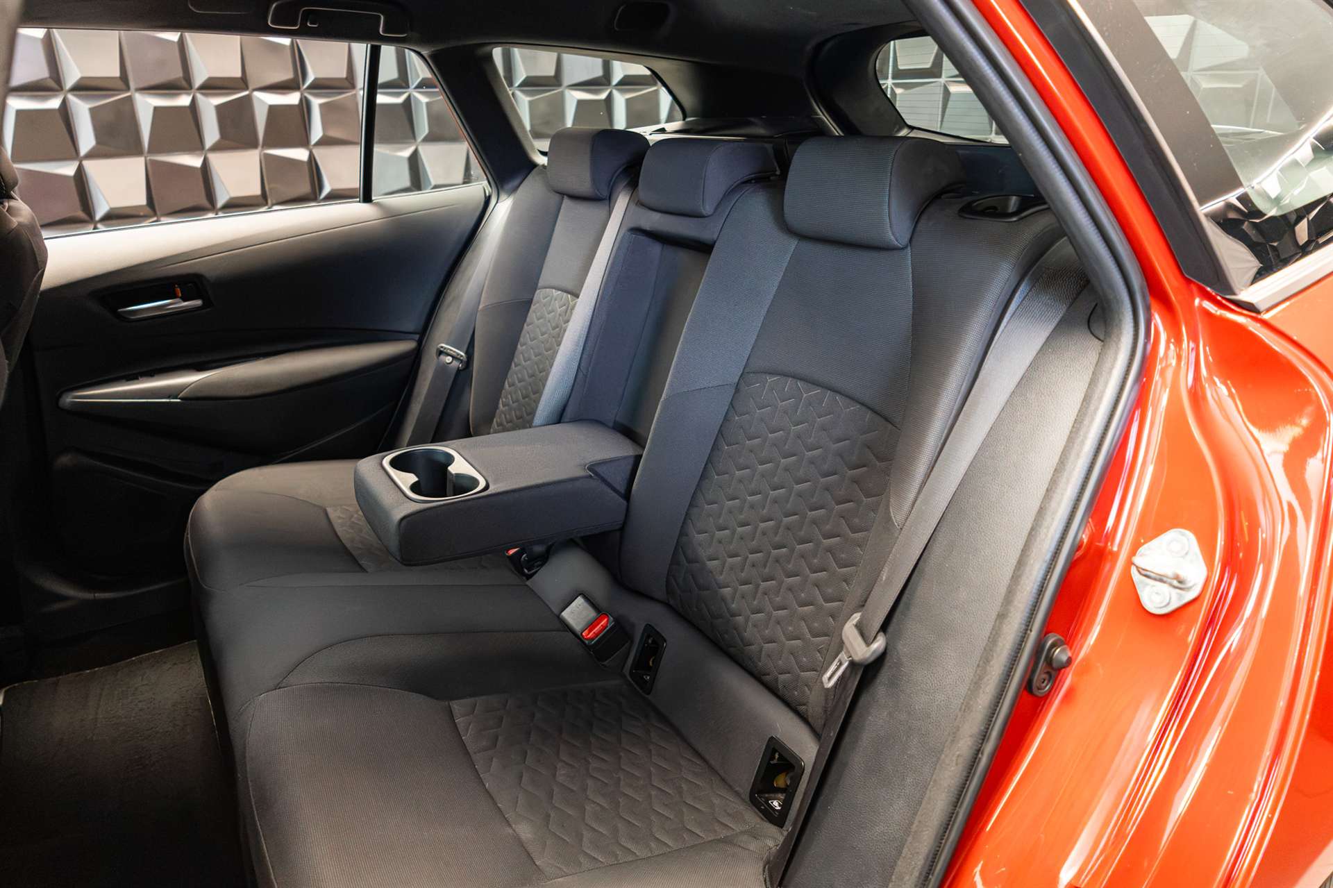 TOYOTA Corolla Touring Sports 1.8 HSD Comfort e-CVT-image-22