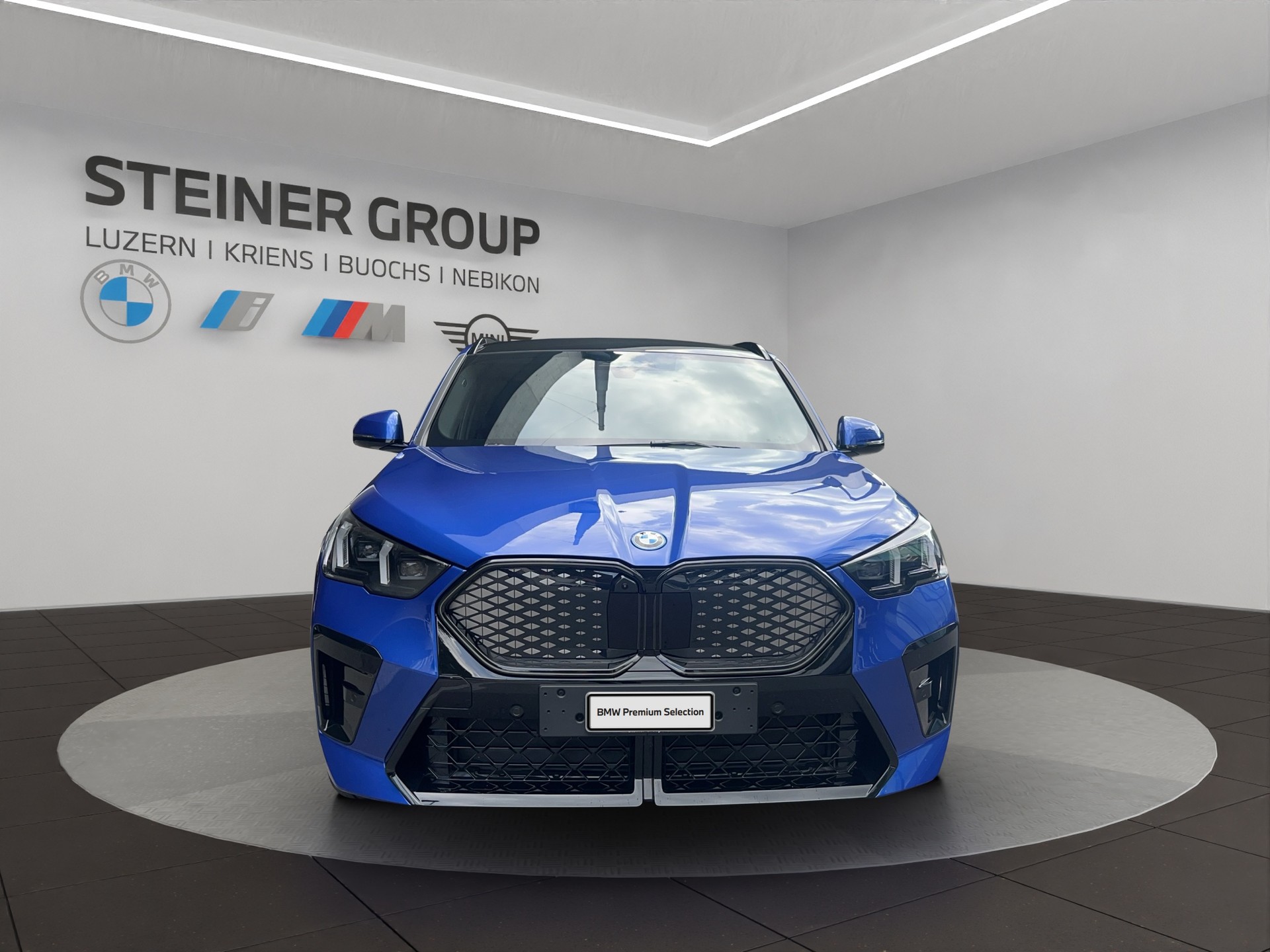 BMW iX2 xDrive 30 M Sport Pro-showroom-element-1