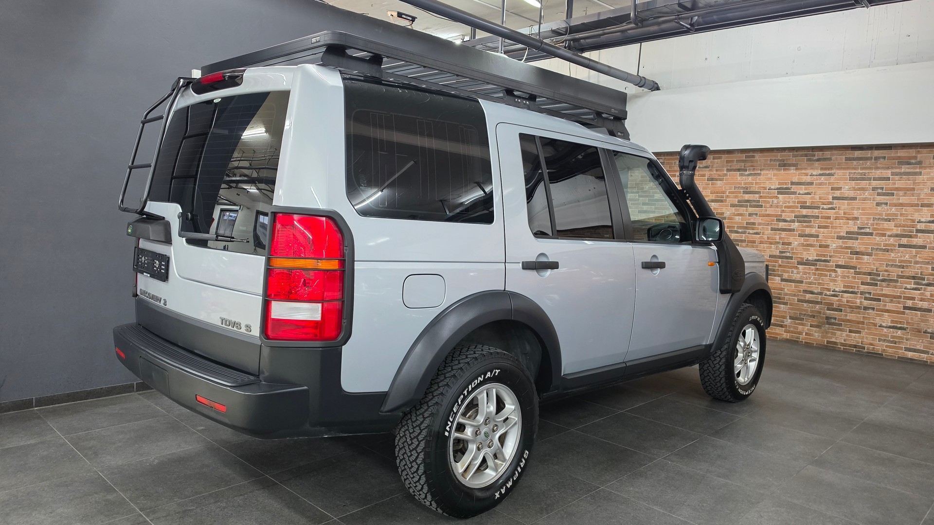 LAND ROVER Discovery 2.7d V6 S Handschalter-image-10