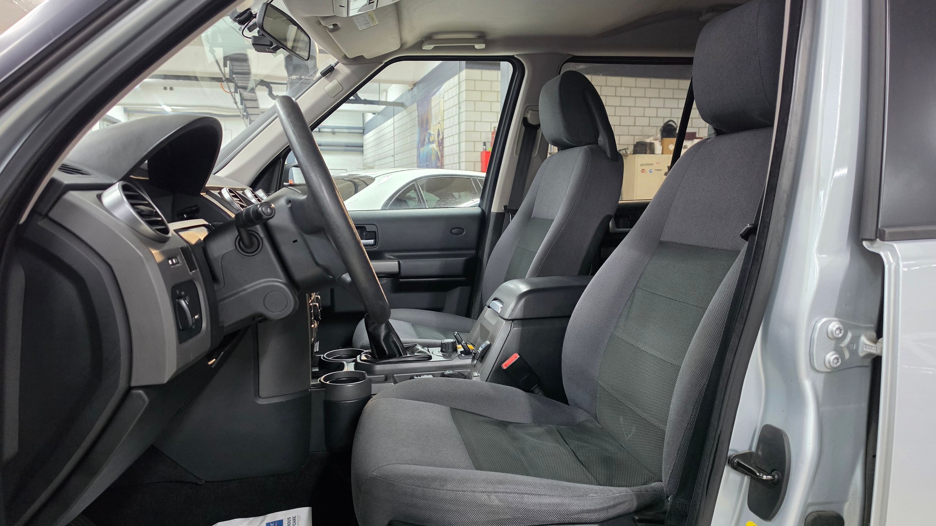 LAND ROVER Discovery 2.7d V6 S Handschalter-image-18
