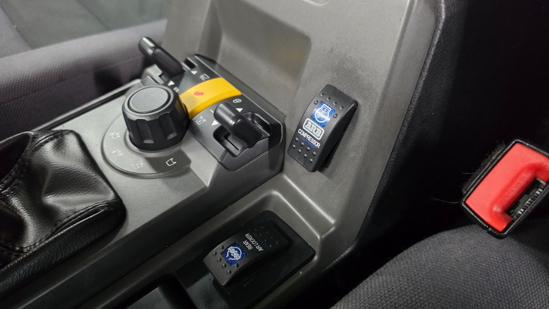LAND ROVER Discovery 2.7d V6 S Handschalter-image-25