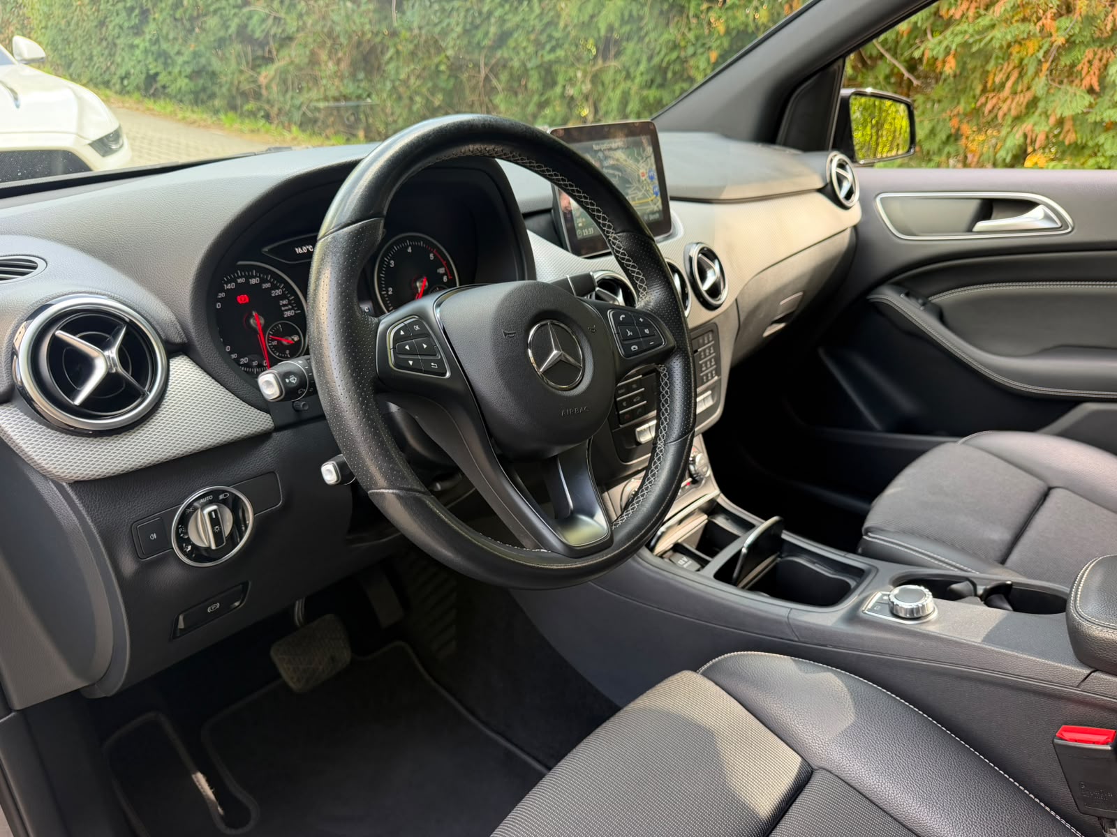 MERCEDES-BENZ B 220 CDI Swiss Star Edition Urban 4Matic 7G-DCT-image-10