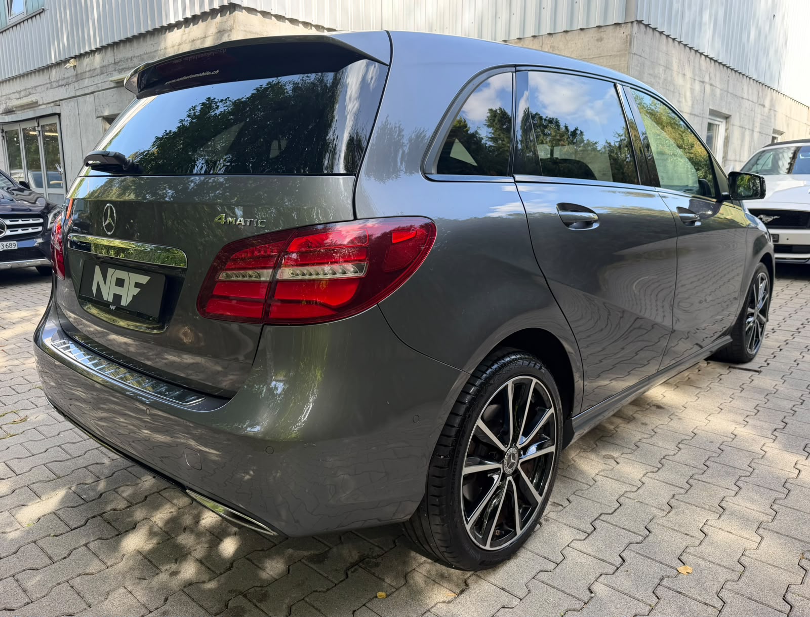 MERCEDES-BENZ B 220 CDI Swiss Star Edition Urban 4Matic 7G-DCT-image-4