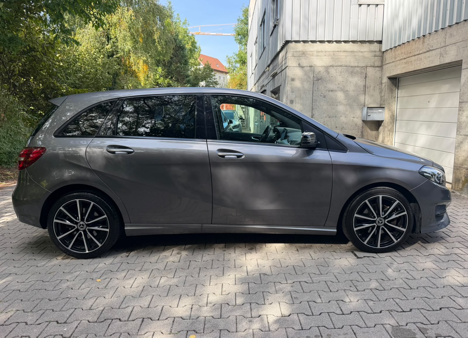 MERCEDES-BENZ B 220 CDI Swiss Star Edition Urban 4Matic 7G-DCT-image-5