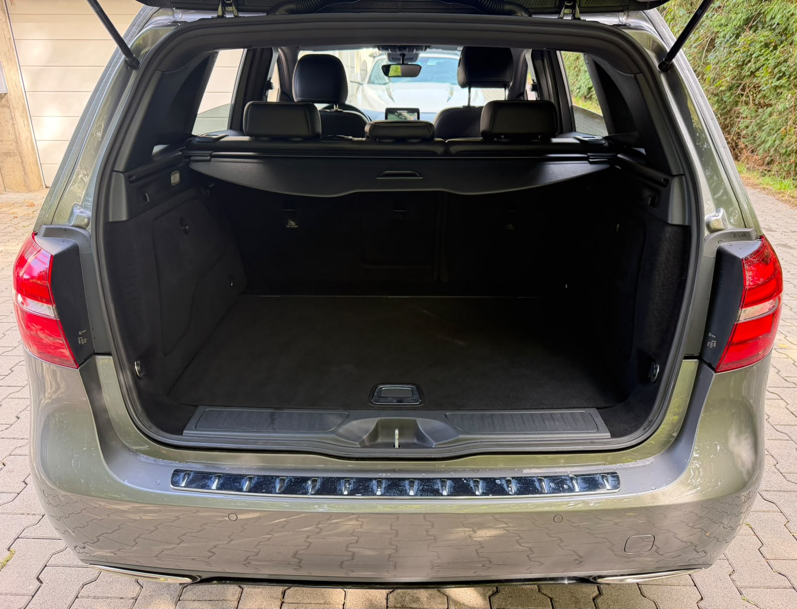 MERCEDES-BENZ B 220 CDI Swiss Star Edition Urban 4Matic 7G-DCT-image-13